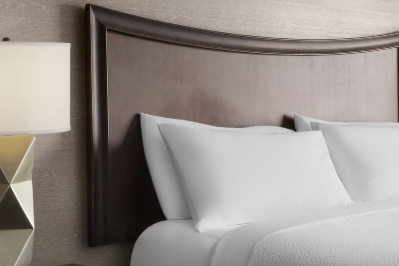 HOLIDAY INN – LAKE GEORGE TURF