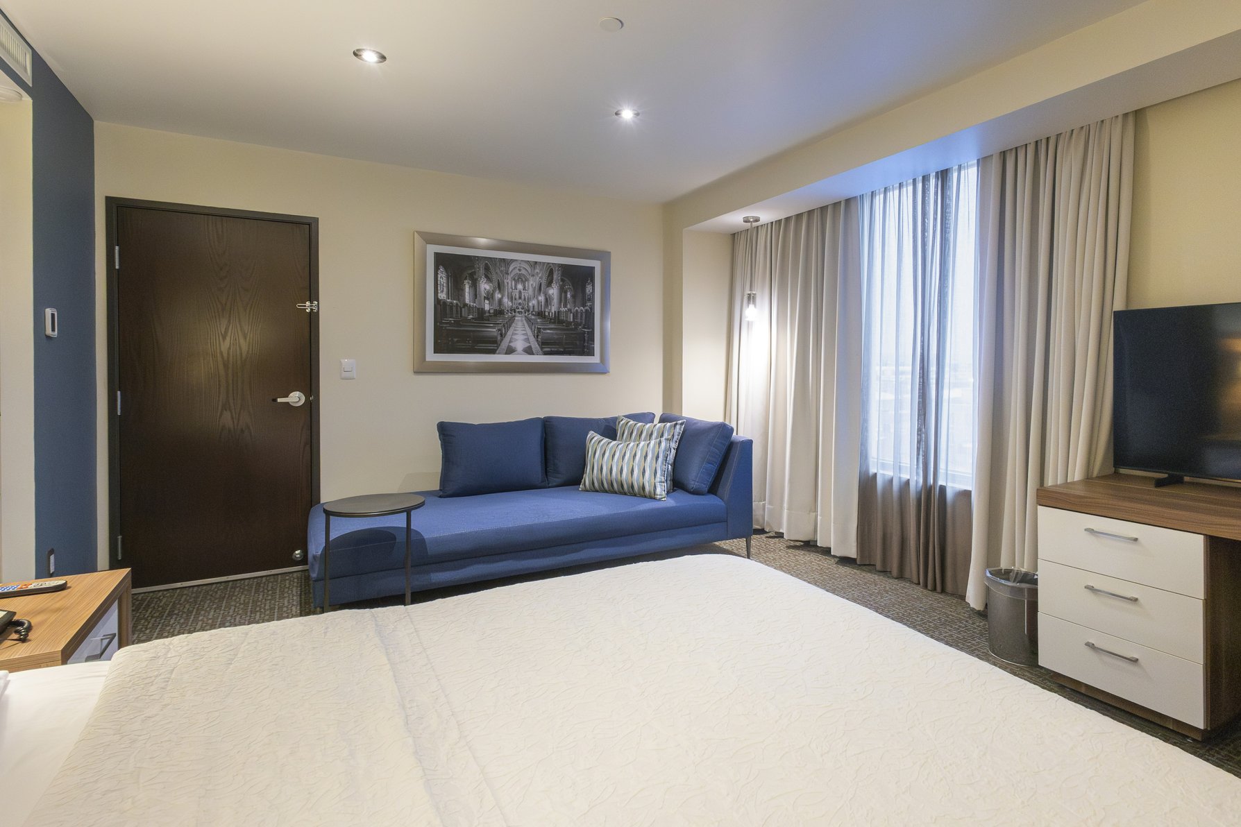 Hampton Inn by Hilton Leon Guanajuato Room Type - 1 QN STUDIO W MICROWAVE NS