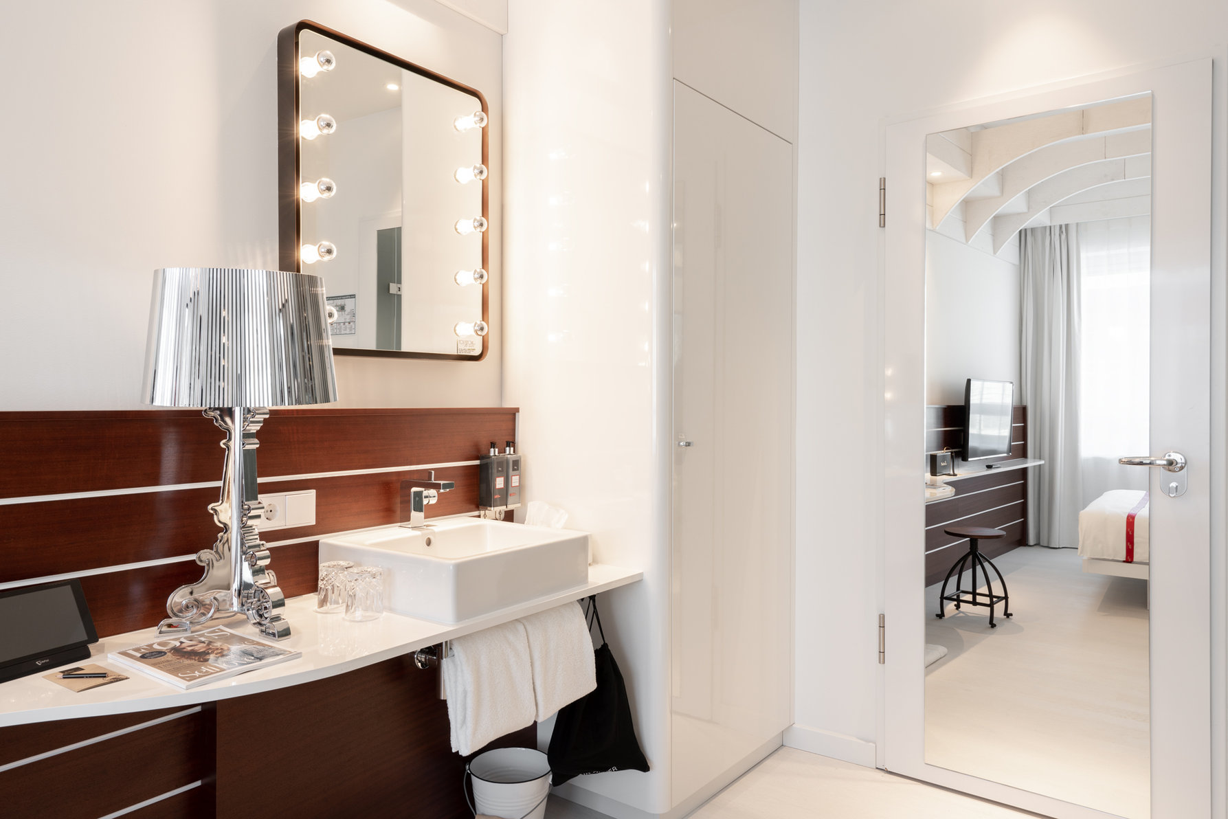 LOTTI HOTEL HAMBURG by IHG Room Type - Cosy Canal View Room