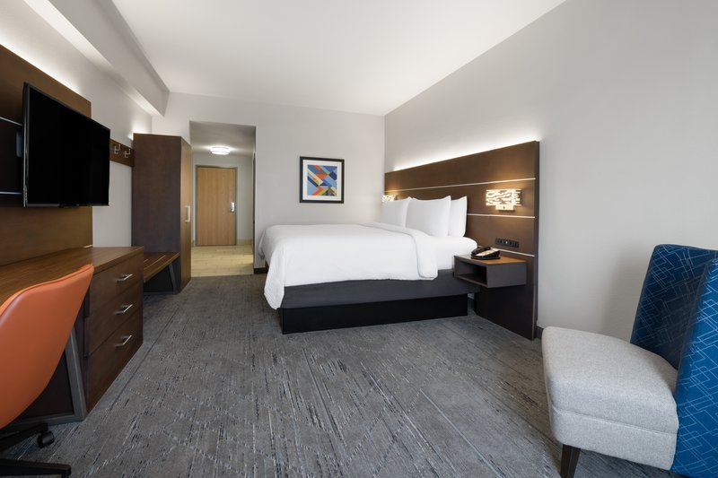 HOLIDAY INN EXP LAKE WALES