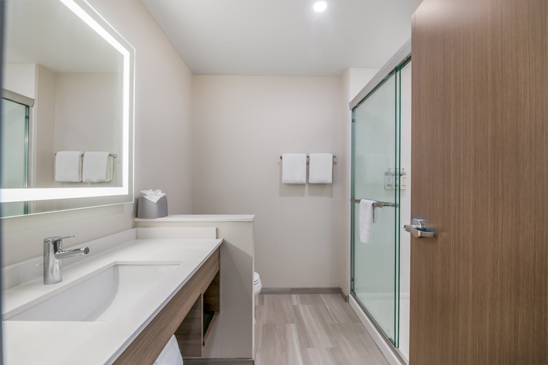 Holiday Inn Express Savannah – Gateway