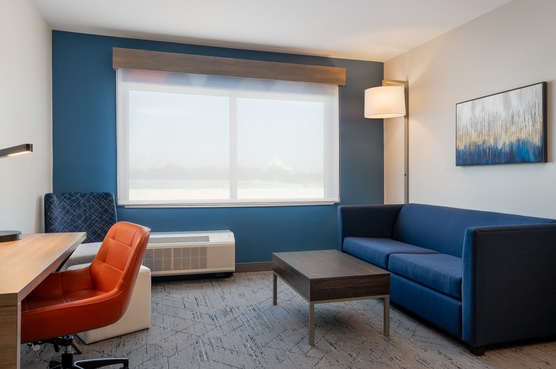 Holiday Inn Express and Suites Linden – Newark South