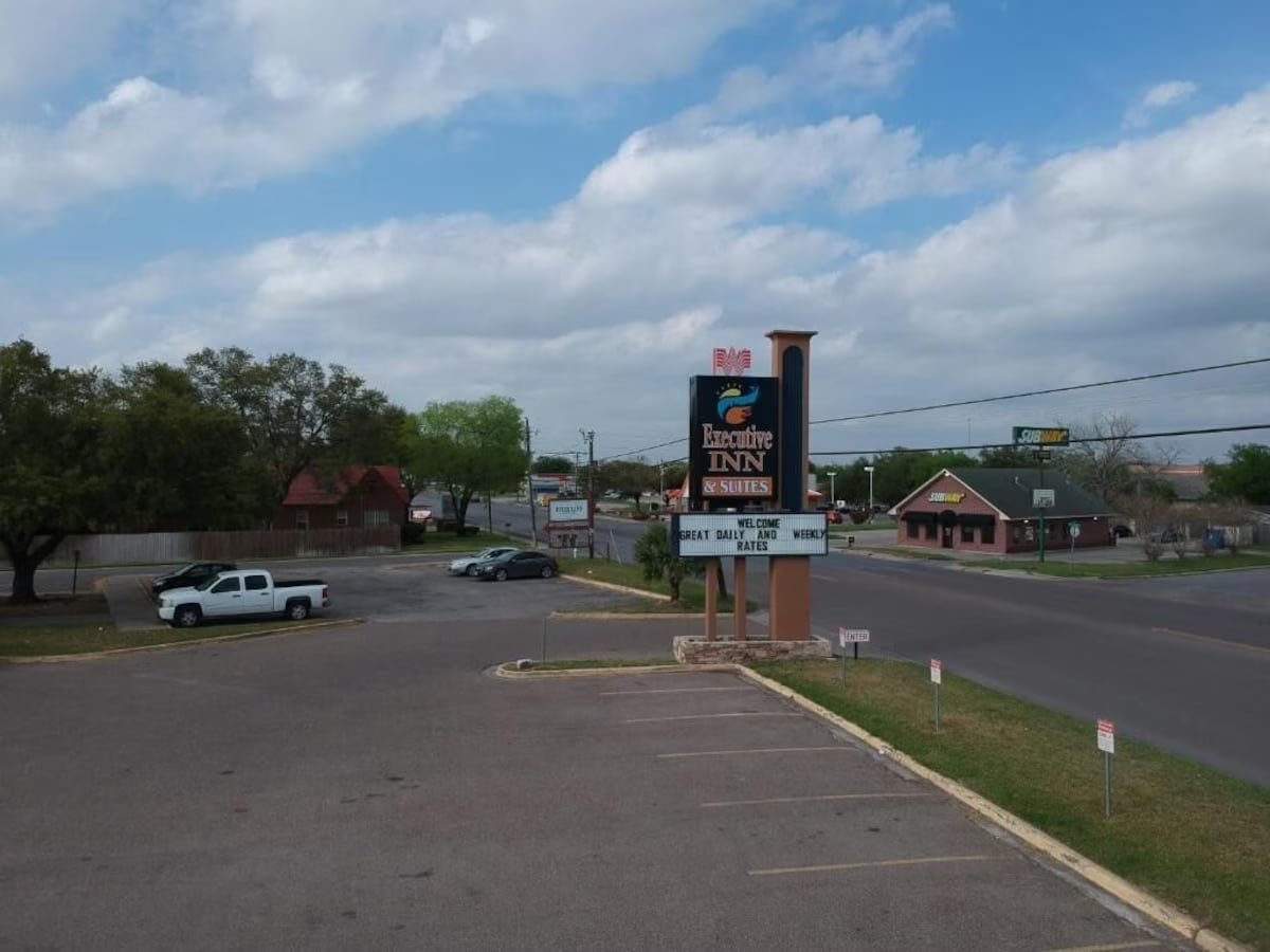Beeville Executive Inn