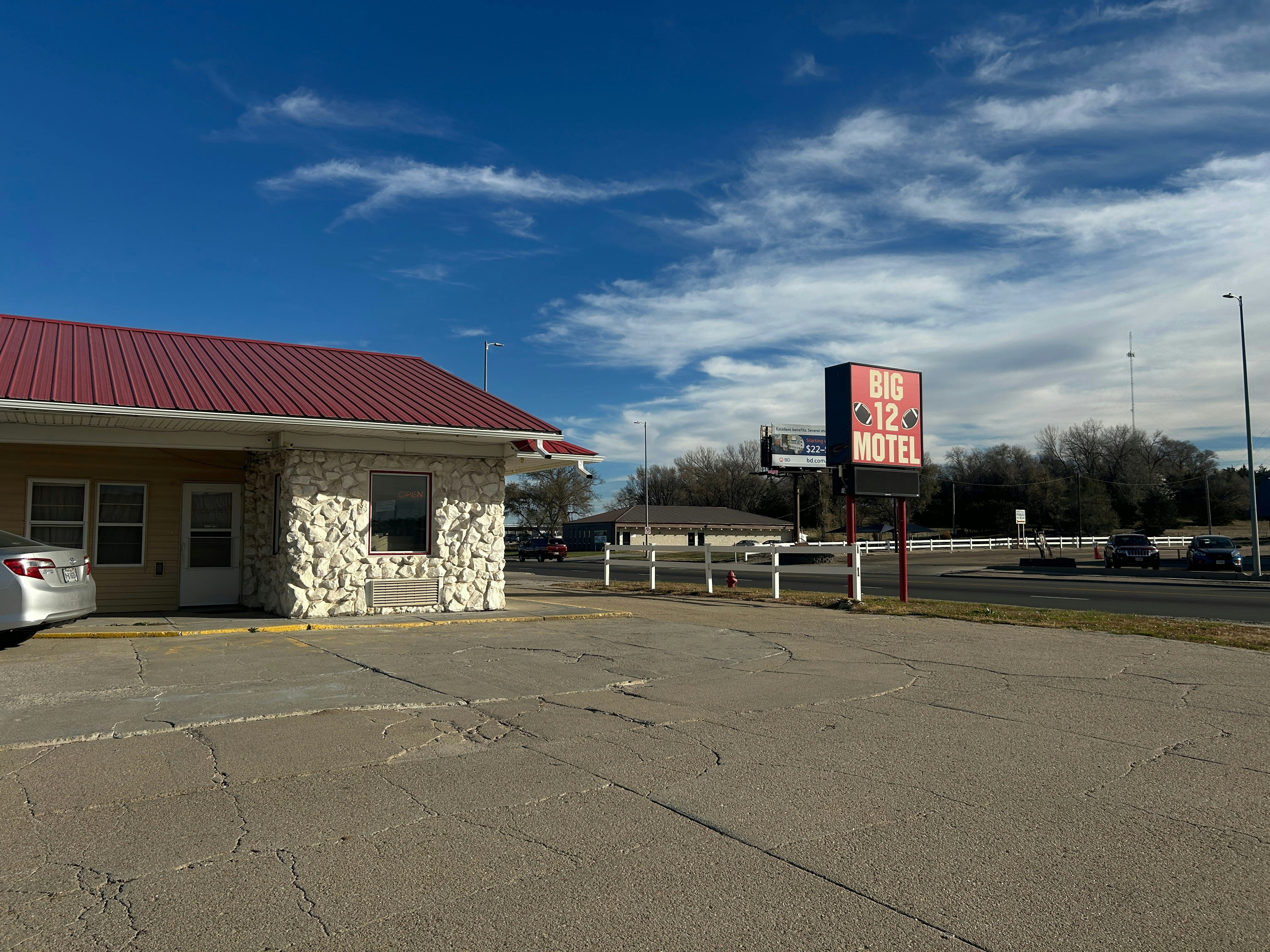Big 12 Motel Broken Bow