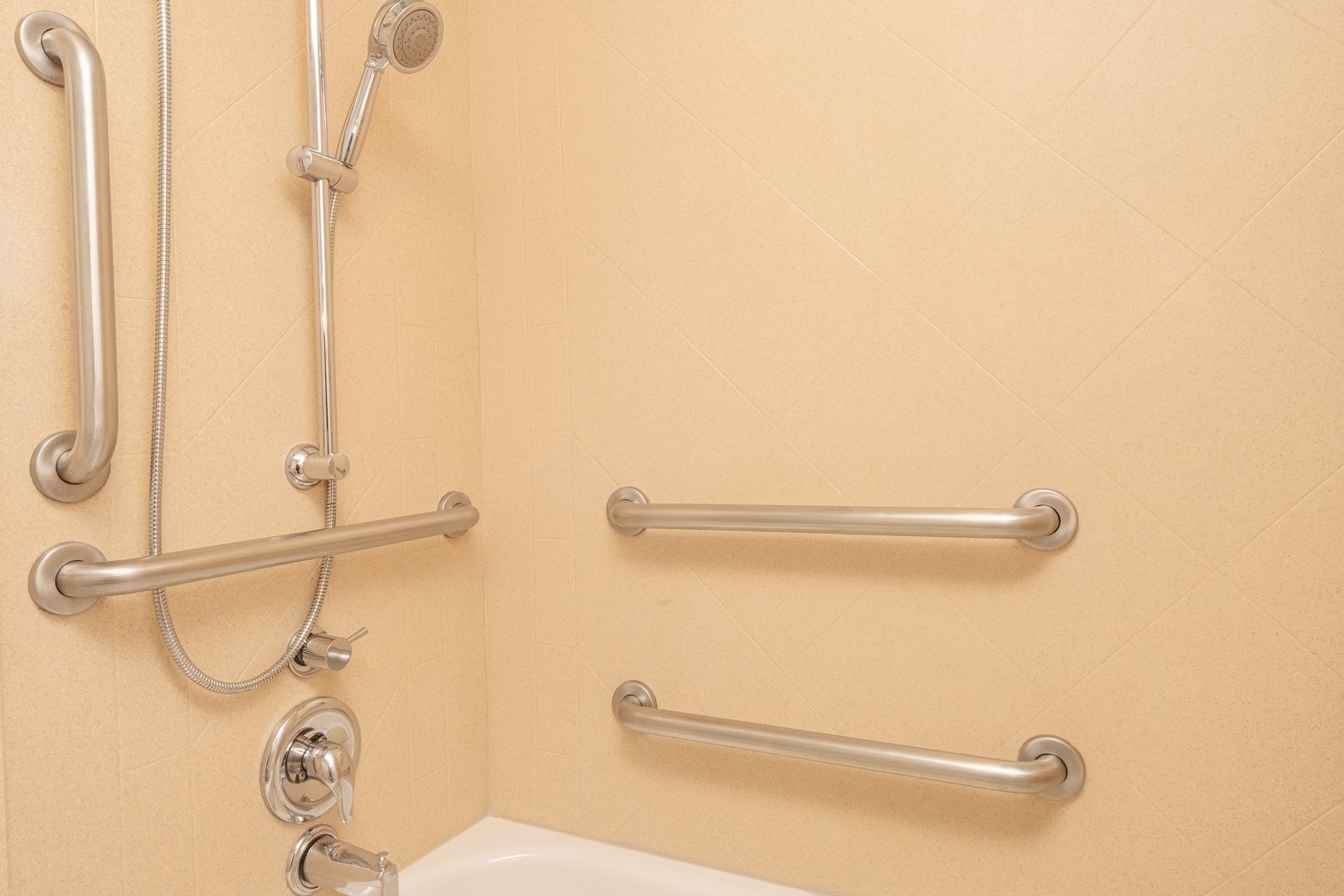 Holiday Inn Express Hotel & Suites Charleston-Ashley Phosphate Room Type - 1 King Suite Communications Mobility Accessible Tub