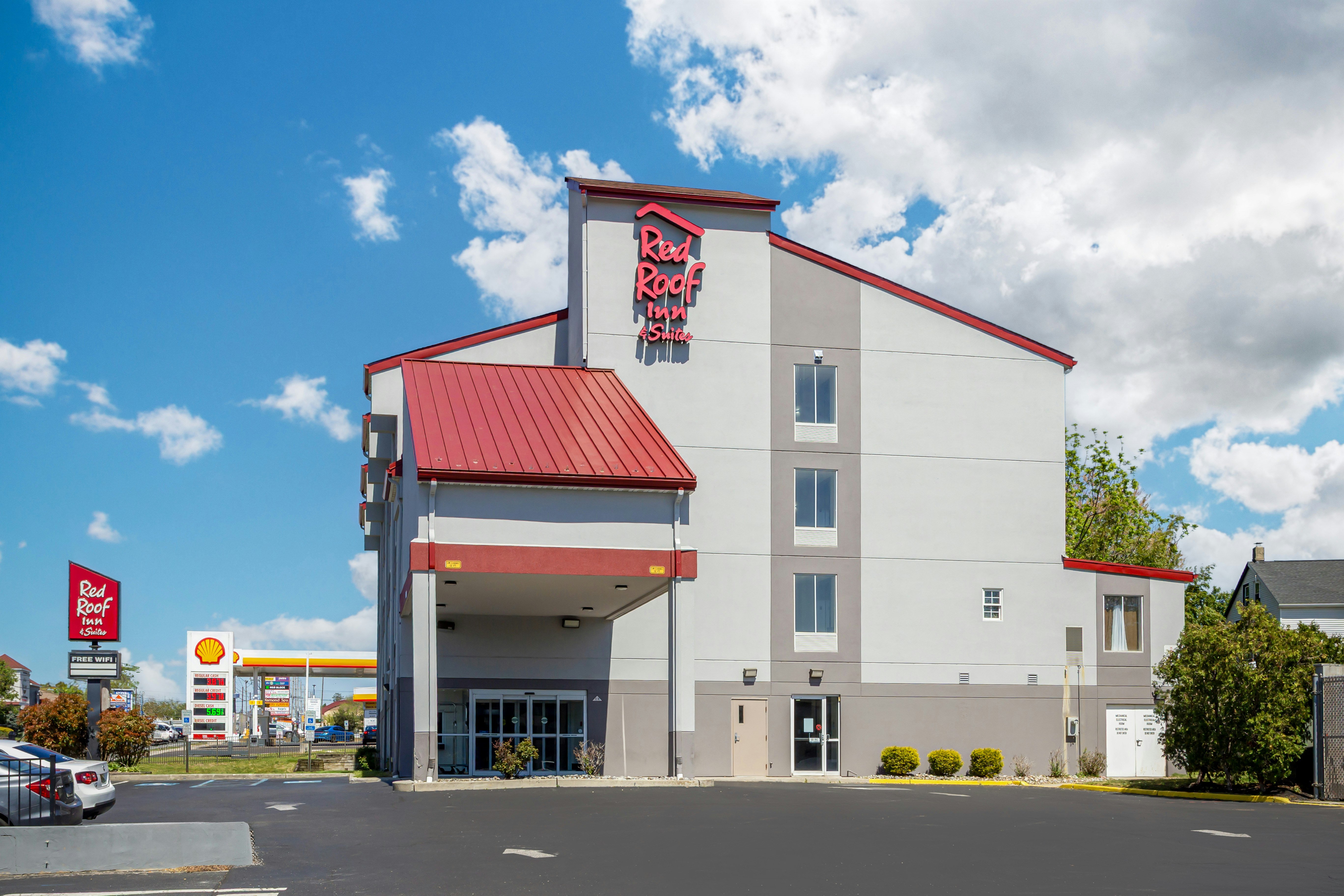 Red Roof Inn & Suites Bellmawr