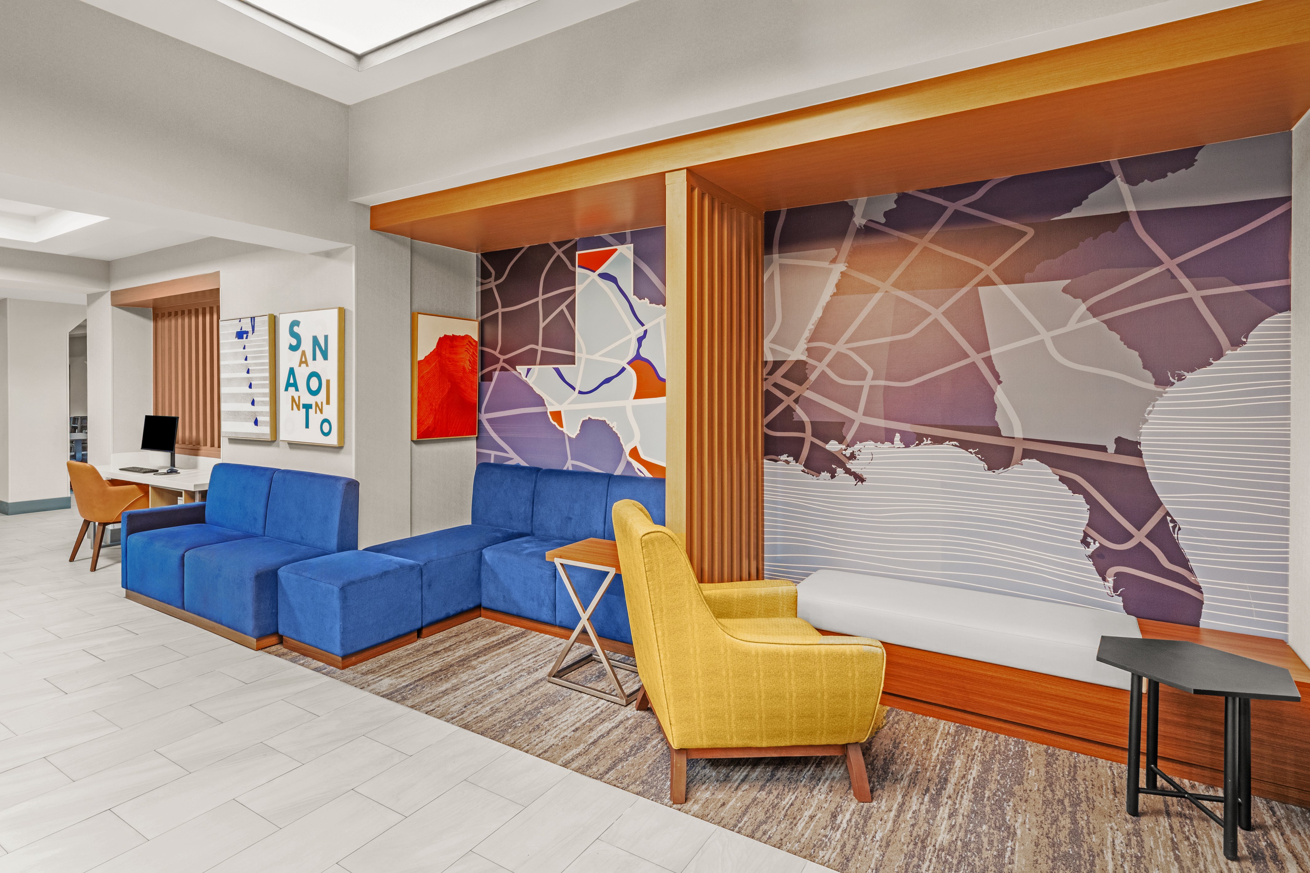 Holiday Inn Express Hotel & Suites