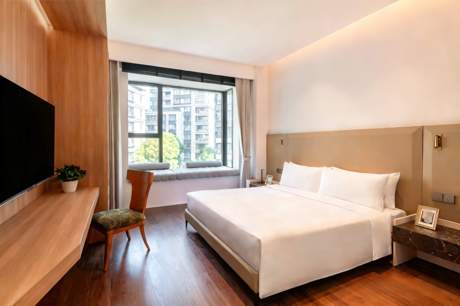 InterContinental Hotels SHANGHAI JING'AN SERVICED APT. by IHG Room Type - 1 King Classic Kitchenette Balcony