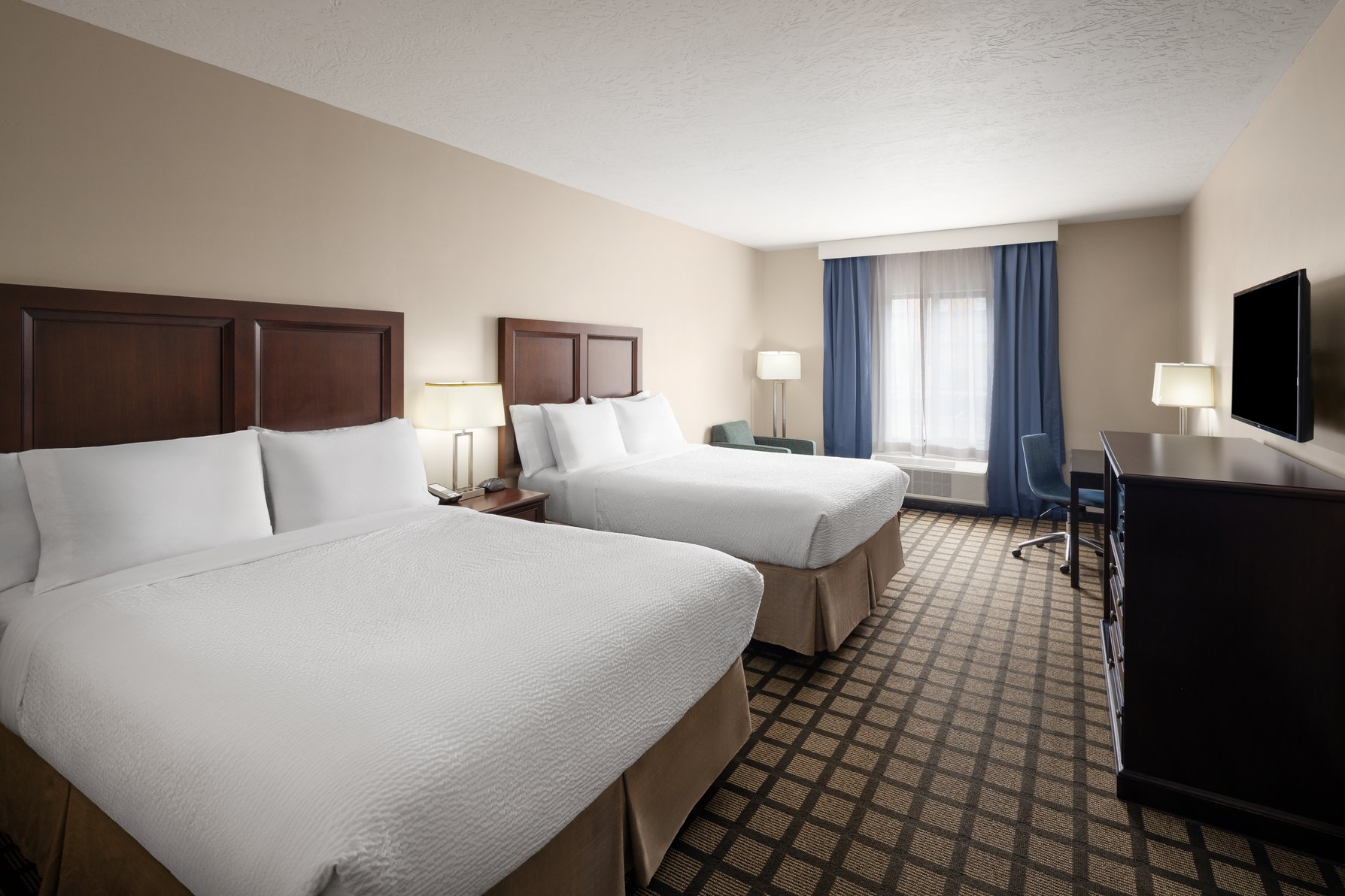 Garner Hotel PAGE - LAKE POWELL AREA by IHG Room Type - 2 Queen Standard Communications Mobility Accessible Tub