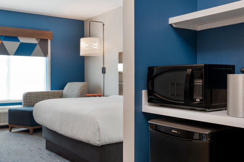 Holiday Inn Express Calhoun South