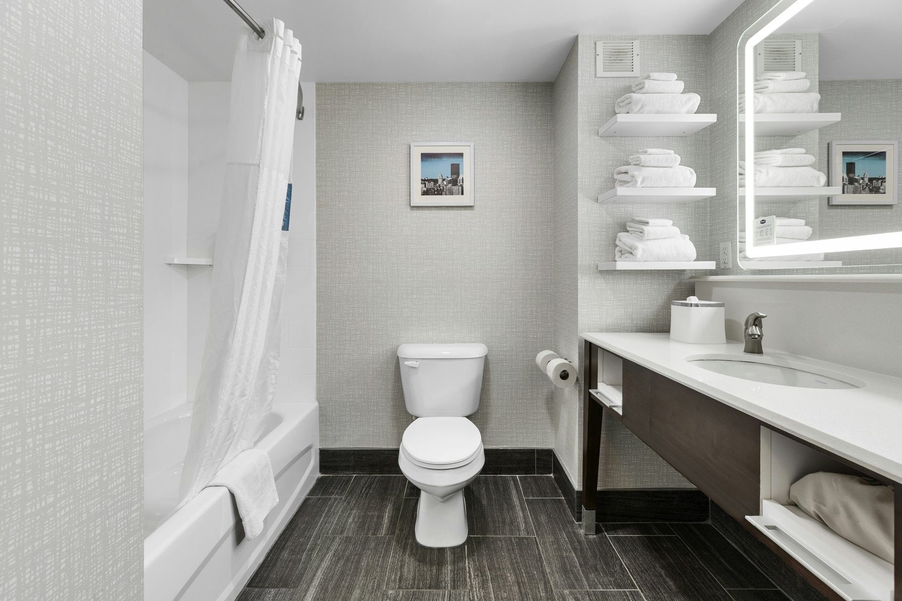 Hampton Inn Salem Room Type - 2 QNS SOFABD MIC FRG NS