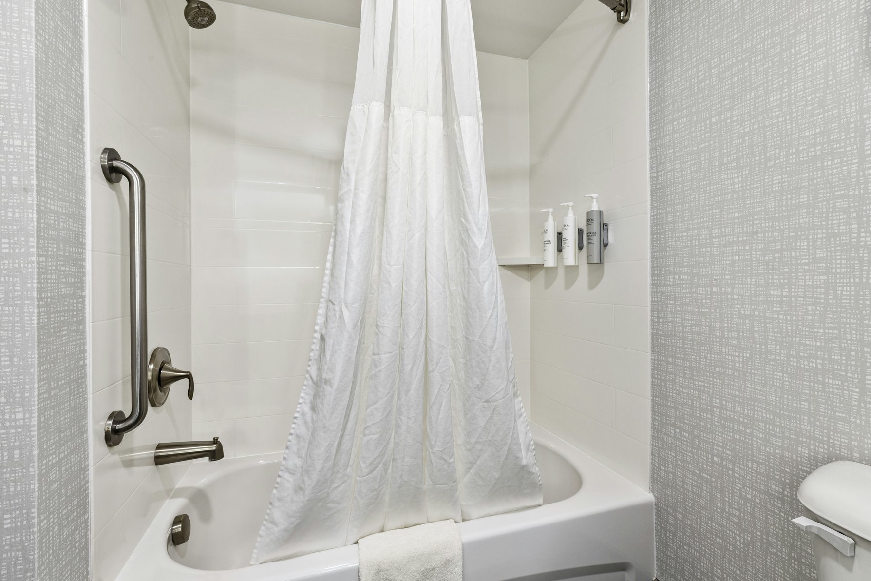 Hampton Inn Salem Room Type - 2 QNS SOFABD MIC FRG NS