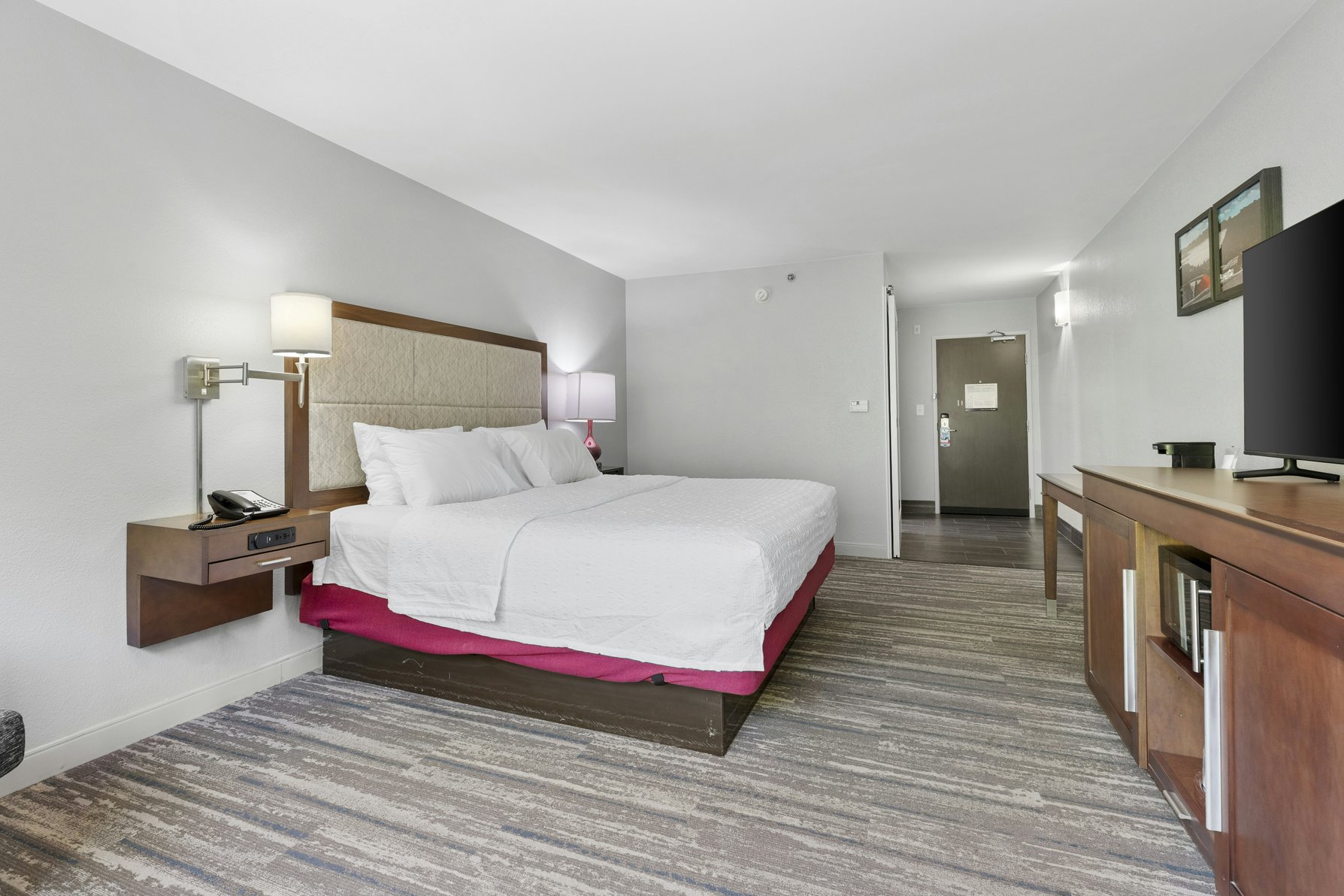 Hampton Inn Salem Room Type - 1 KNG ACCESSIBLE SHOWER  N