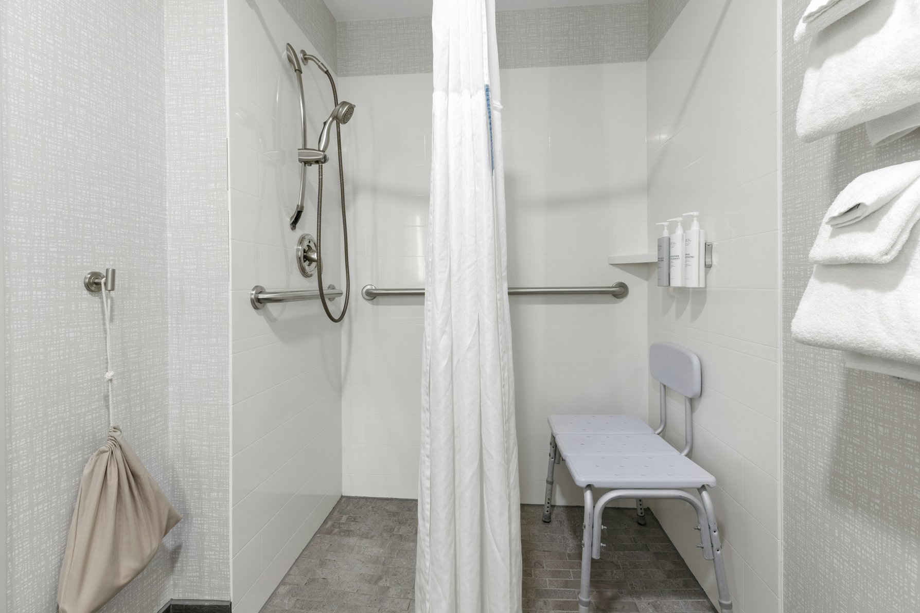 Hampton Inn Salem Room Type - 1 KNG ACC ROLLIN SHWR NS