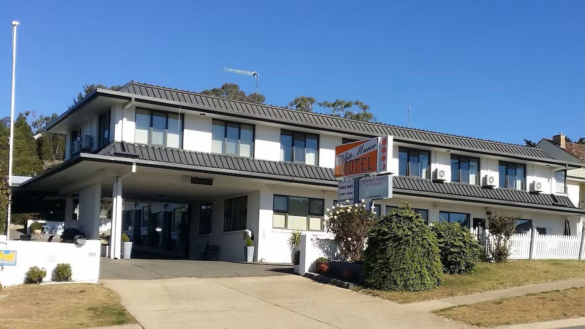 White Manor Motel