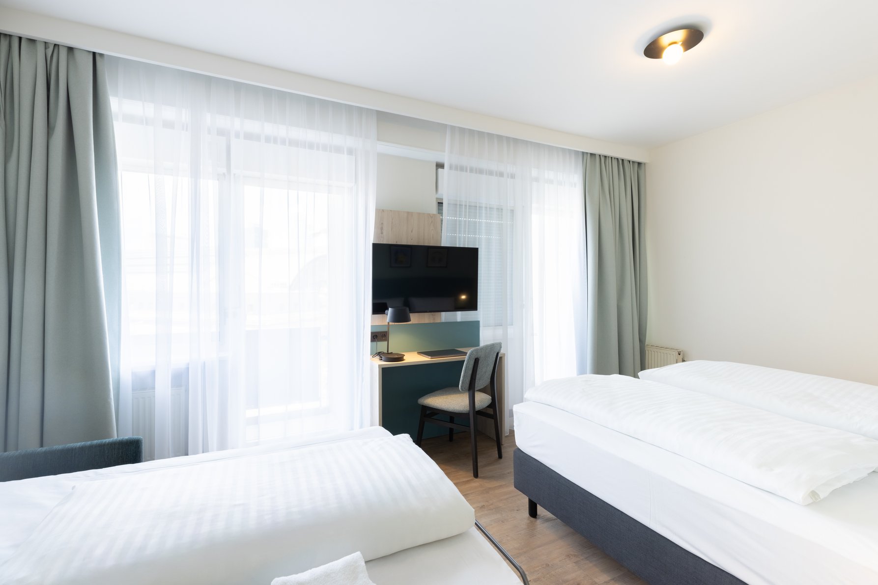 Garner Hotel Frankfurt - Main Station Room Type - Premium Queen Room