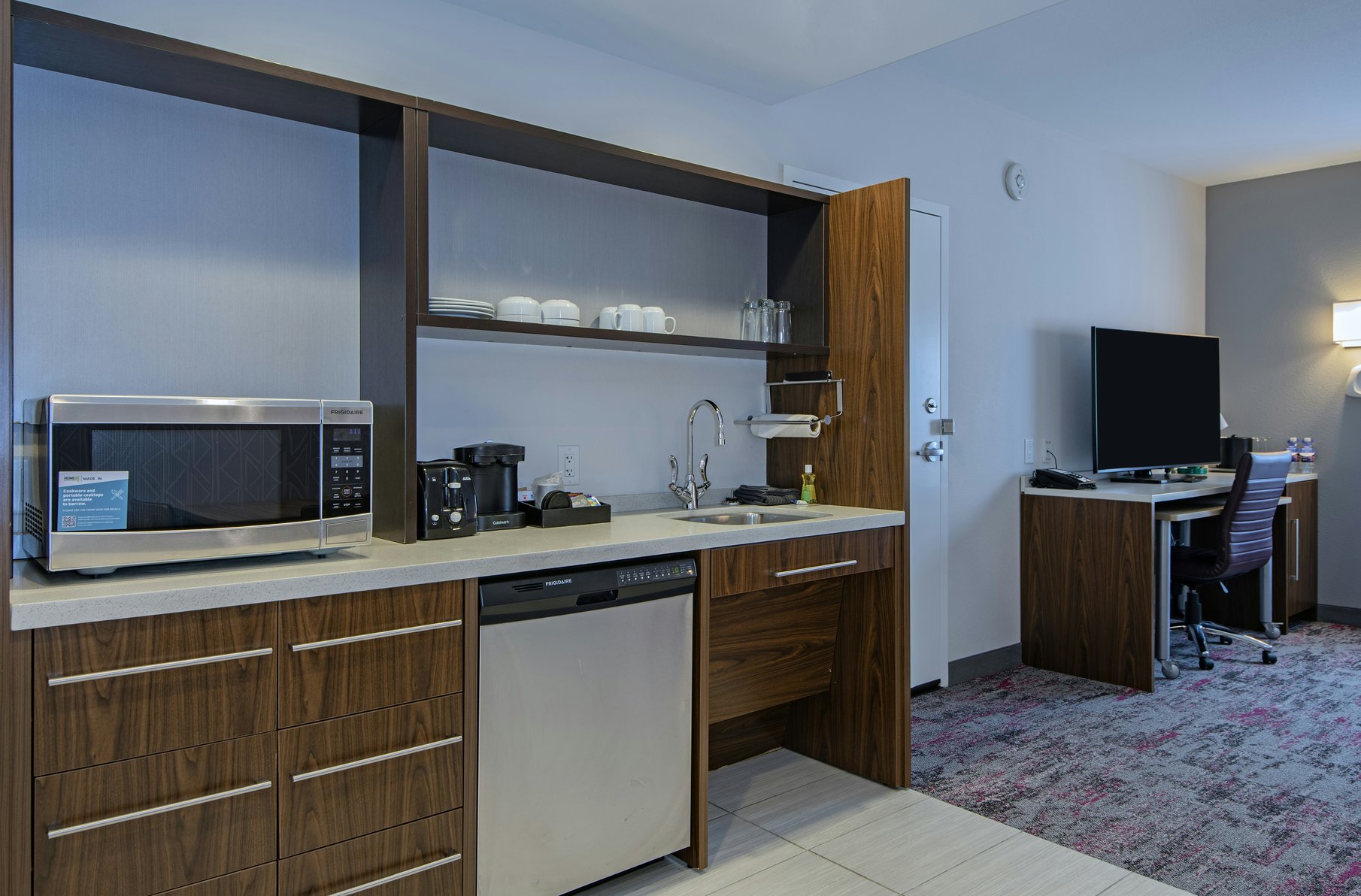 Home2 Suites by Hilton West Edmonton, Alberta, Canada Room Type - 1Q MB HR ACC TUB STUDIO NS