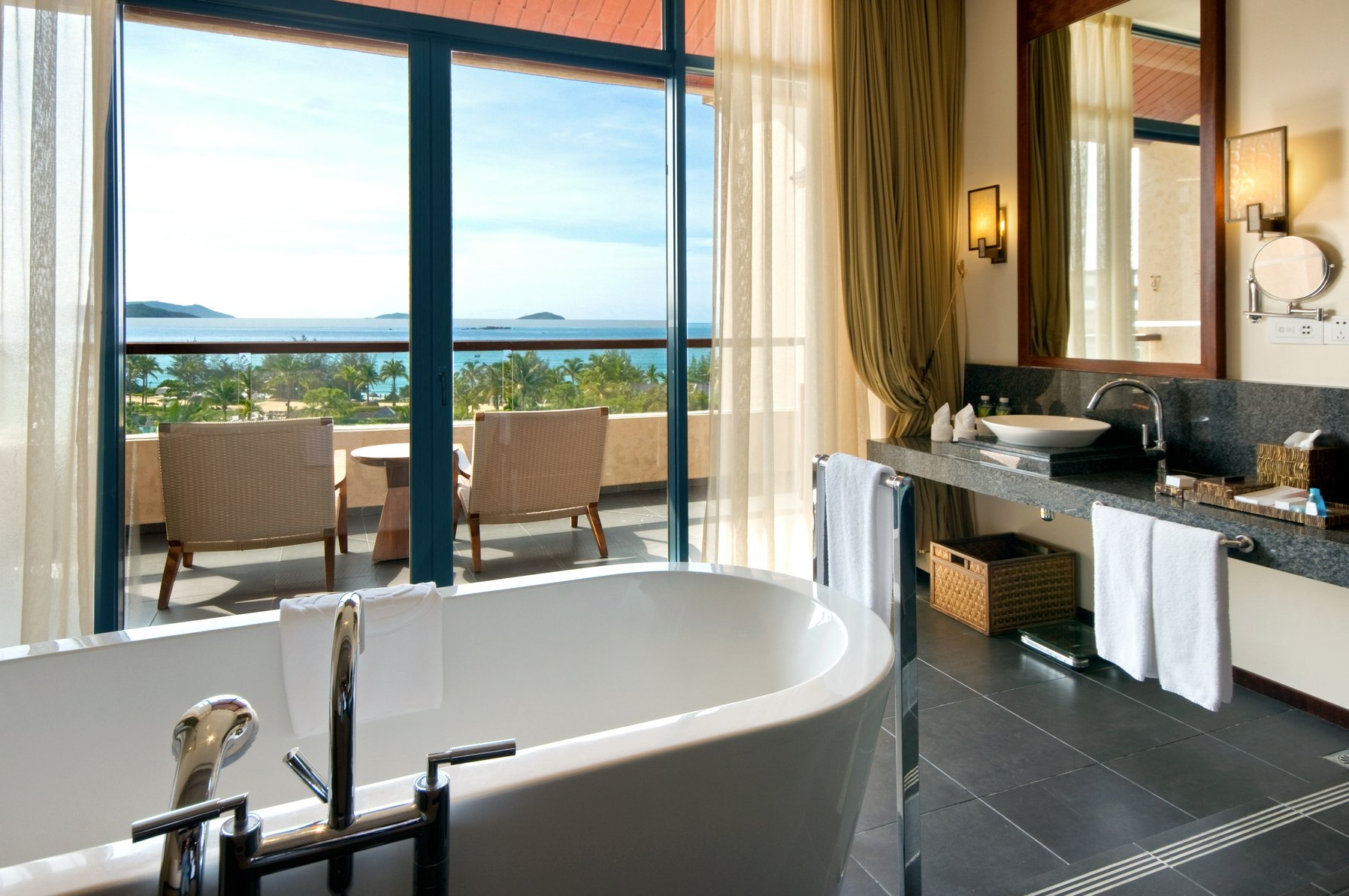 Hilton Sanya Yalong Bay Resort & Spa Room Type - DELUXE OCEAN VIEW ROOM Hilton Sanya Yalong Bay Resort & Spa Room Type - DELUXE OCEAN VIEW ROOM