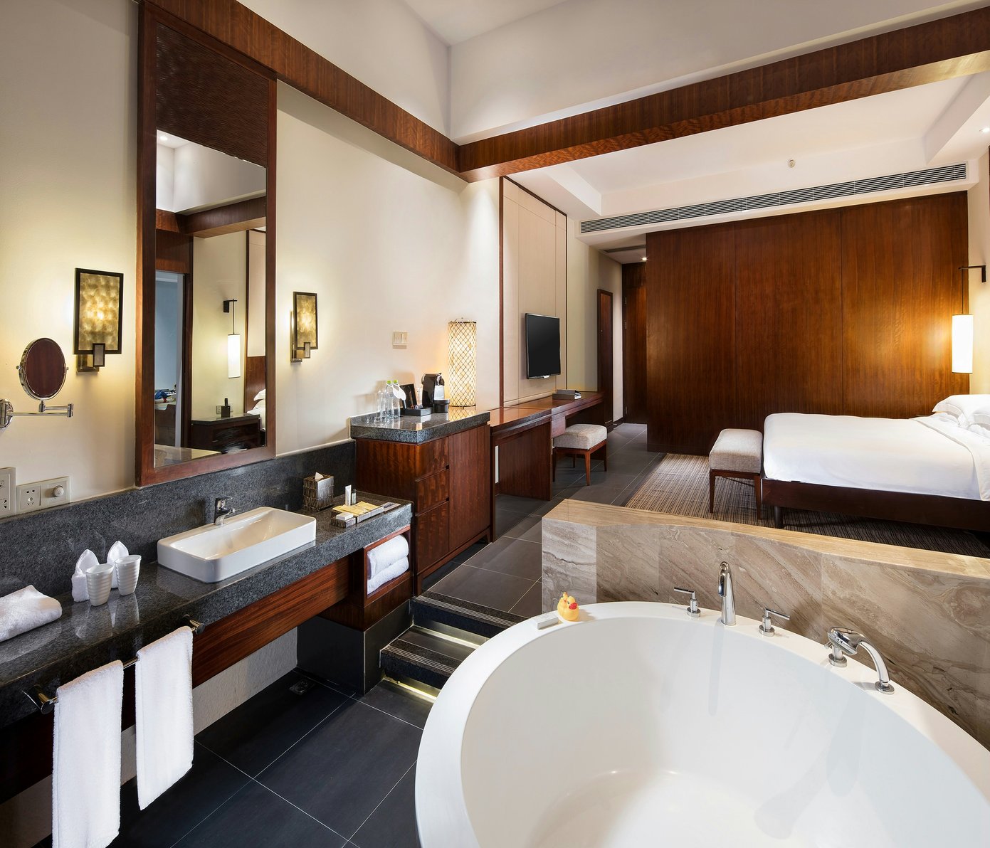 Hilton Sanya Yalong Bay Resort & Spa Room Type - KING DOUBLE BALCONY SUITE