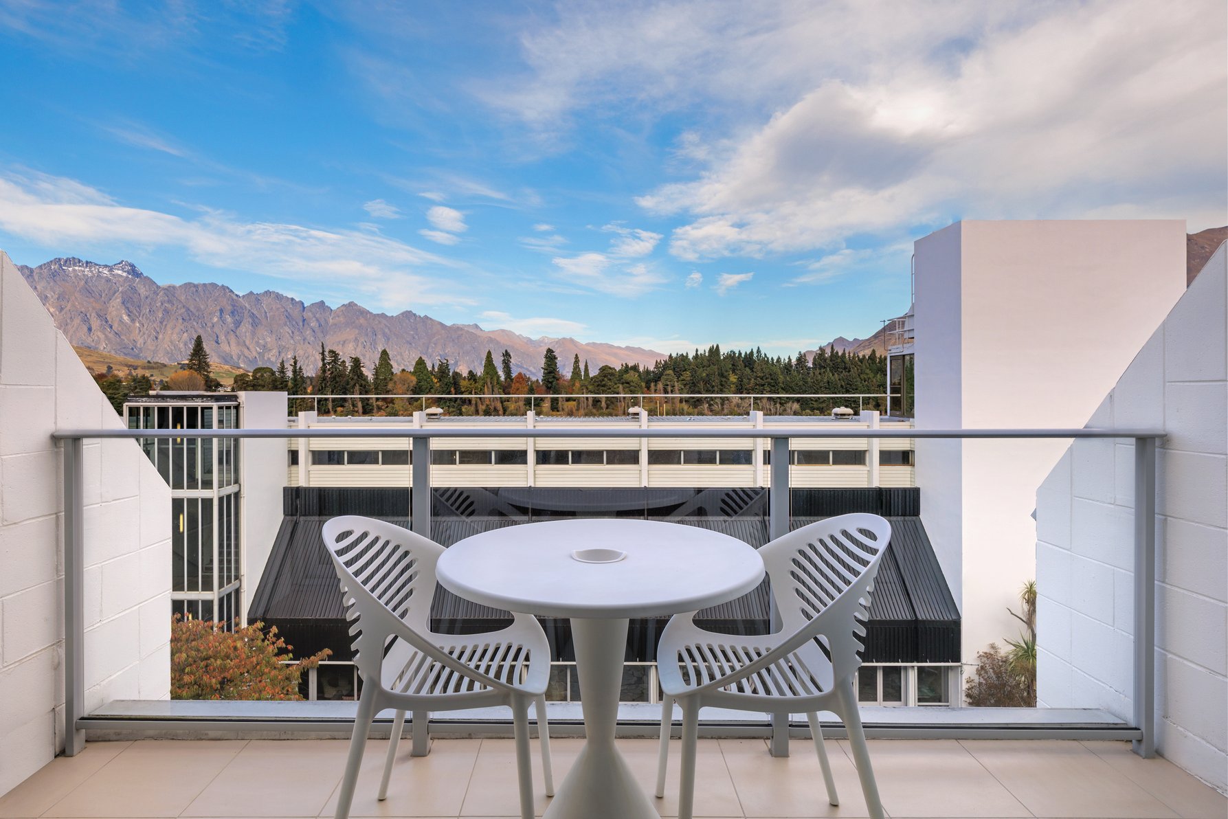 Crowne Plaza Hotel Queenstown Room Type - 2 Queen Standard Mountain View Balcony