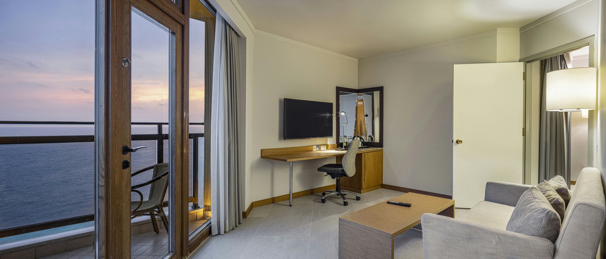 Mersin HiltonSA Room Type - DELUXE SUITE SEA VIEW