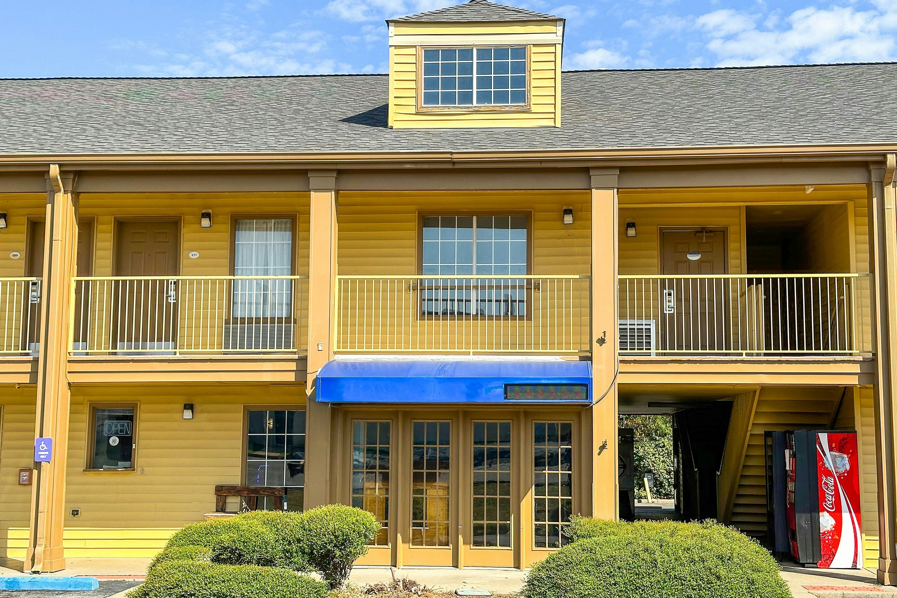Bonita Lakes Inn