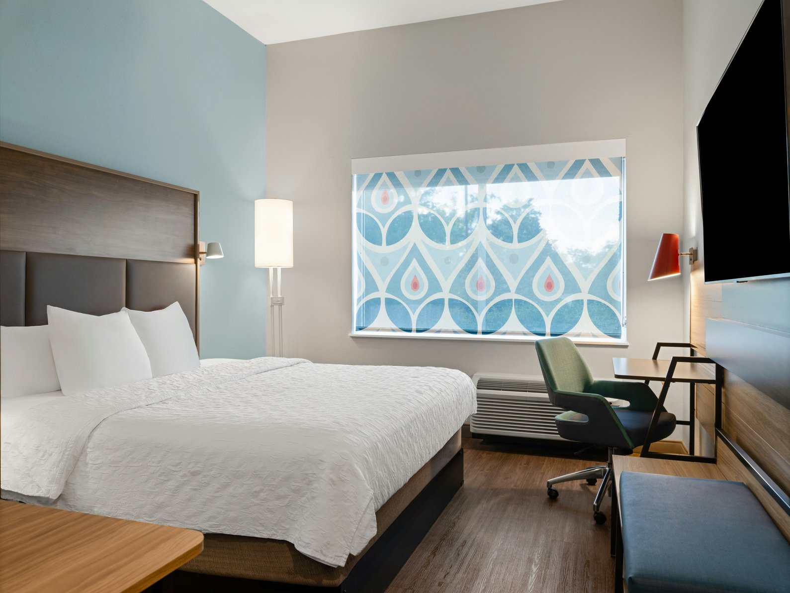 Tru by Hilton Lake Charles Room Type - 1 KING ACC RM ROLLIN SHWR