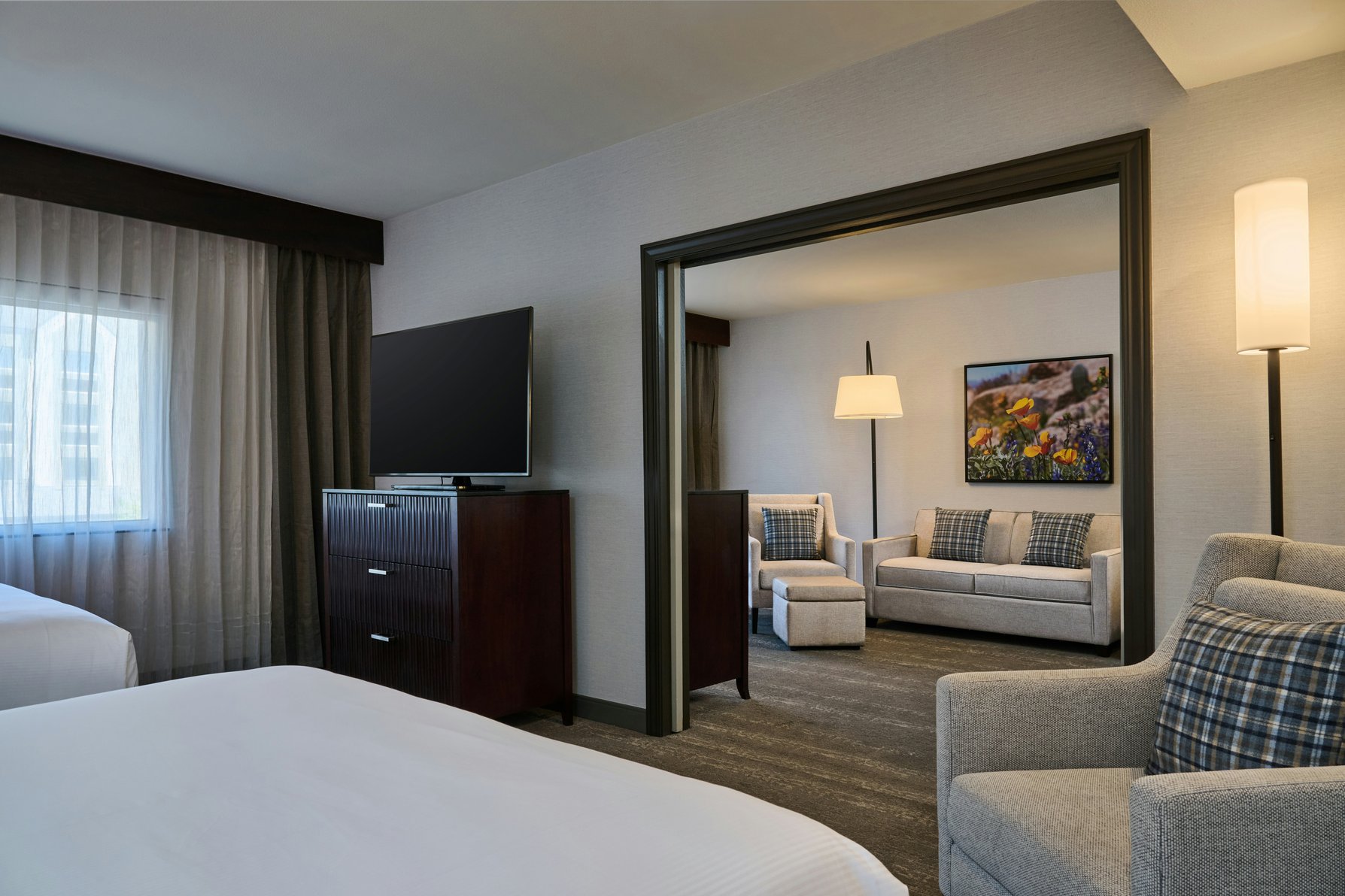 DoubleTree by Hilton Hotel Flagstaff Room Type - 2 QUEEN STE W  LIVING RM