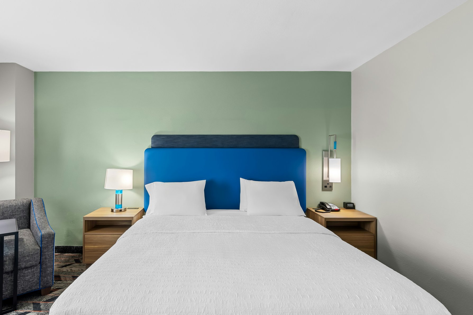 Hampton Inn & Suites by Hilton Pauls Valley Room Type - 1KNG MOB HEAR ACC W TUB NS