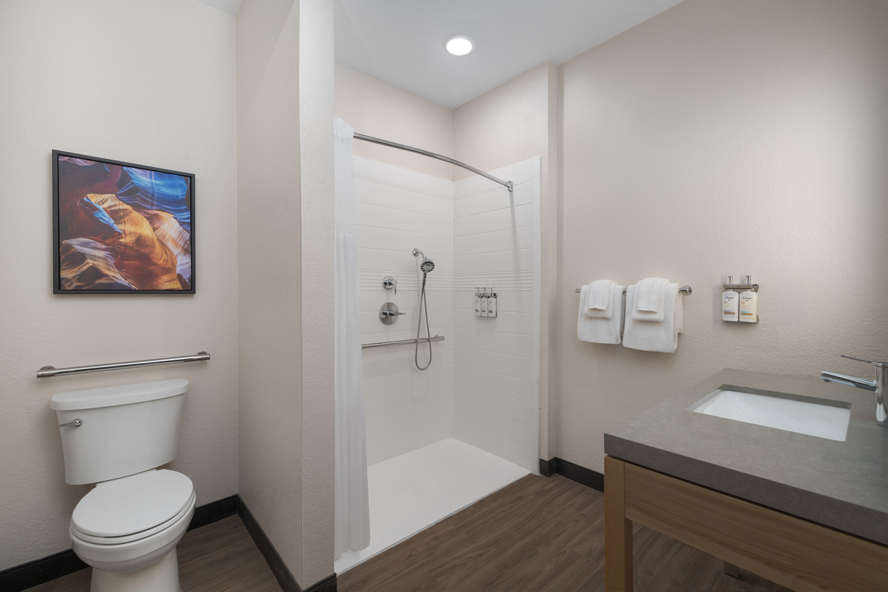 SAN ANTONIO FORT SAM HOUSTON by IHG Room Type - 2 Queen Communication Mobility Accessible Roll Shower