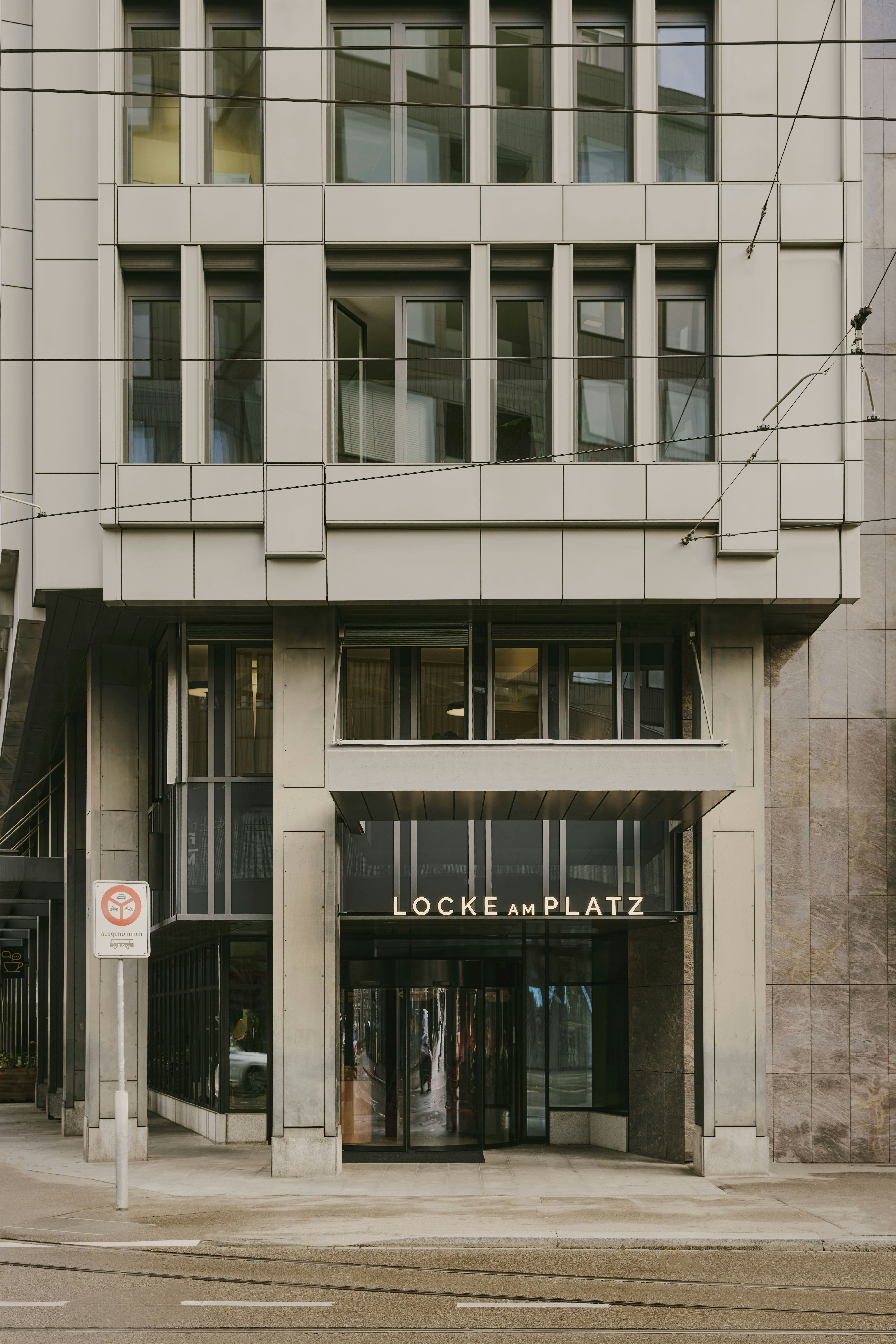 Locke am Platz