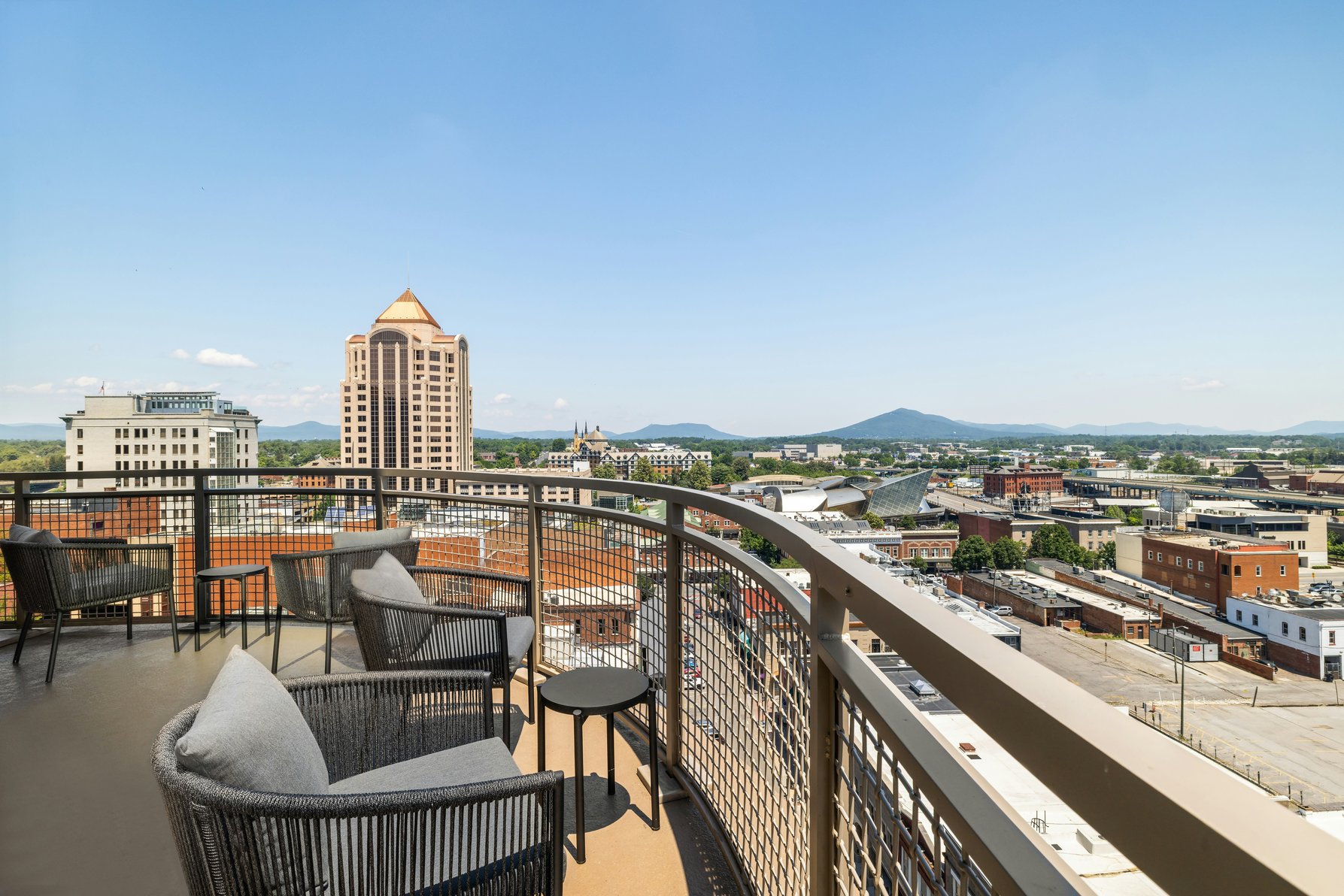 Hampton Inn and Suites Roanoke Downtown Room Type - 1K CORNER STUDIO CITYVW NS