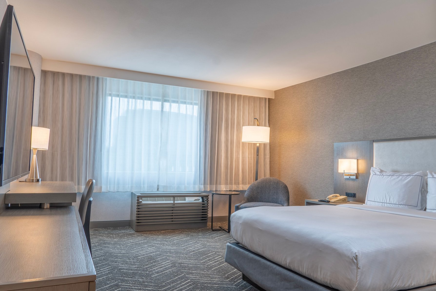 ORANGE COUNTY HOTEL Room Type - 1 Queen Standard