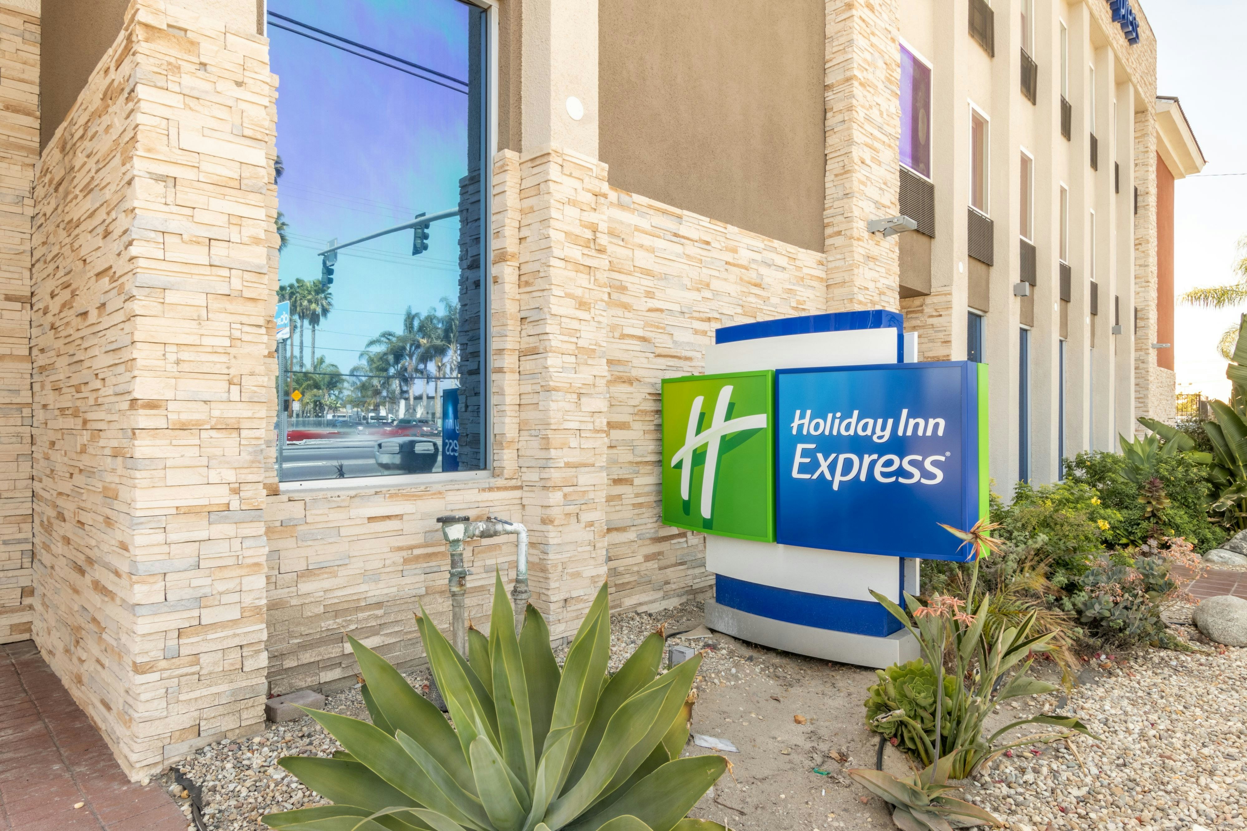 Holiday Inn Express Anaheim West