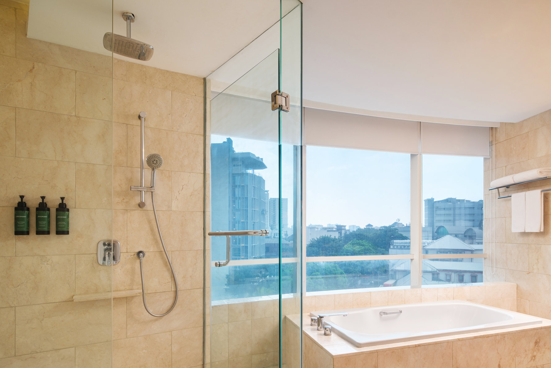 Crowne Plaza Bandung, an IHG Hotel Room Type - 1 King Premium Lounge Access