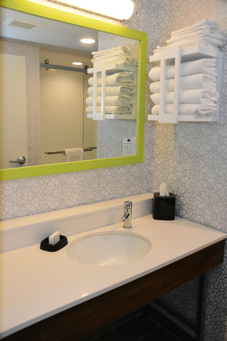 Hampton Inn by Hilton Cambridge Room Type - 2QN HEARING ACC STUDIO NS