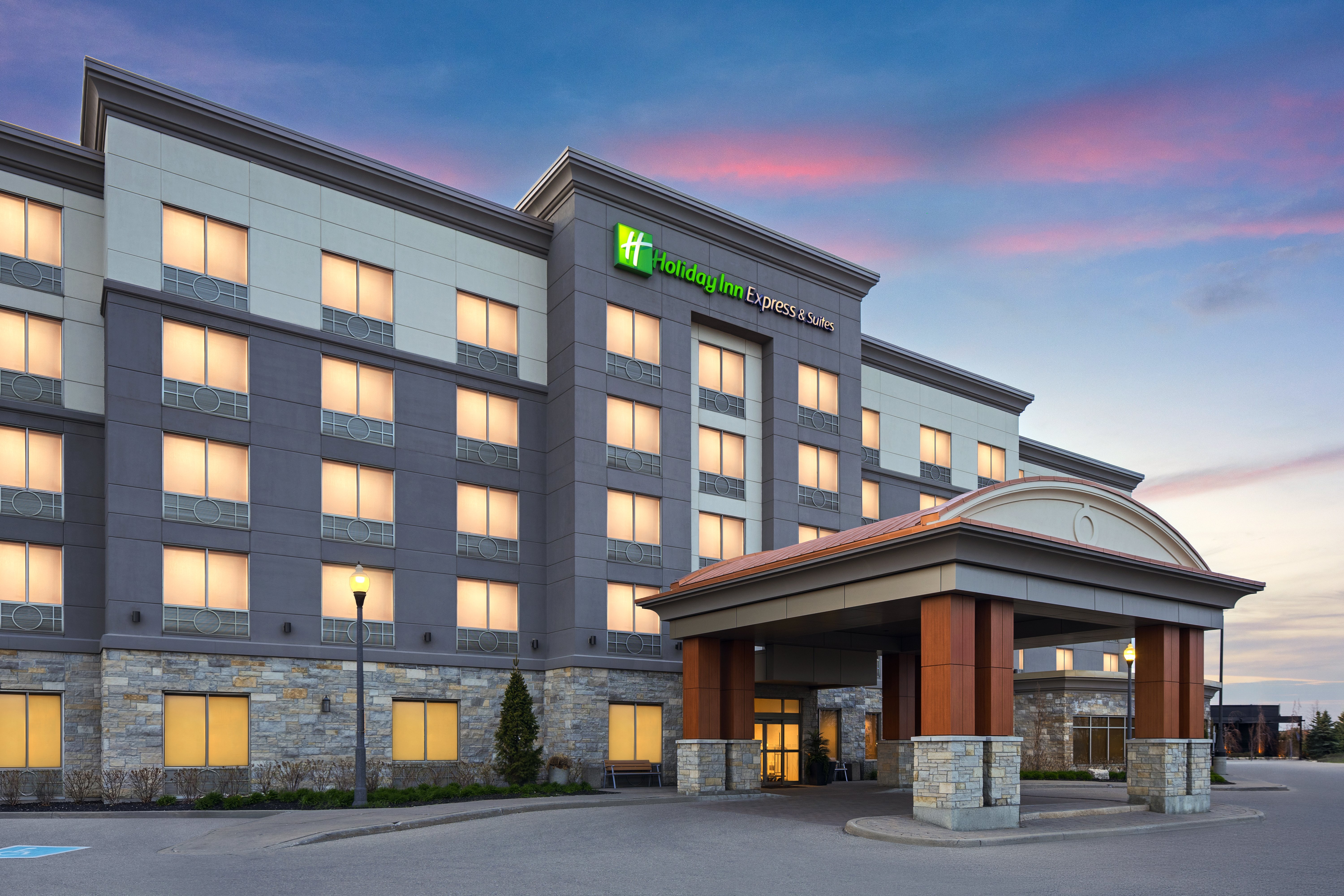 Holiday Inn Express Hotel & Suites