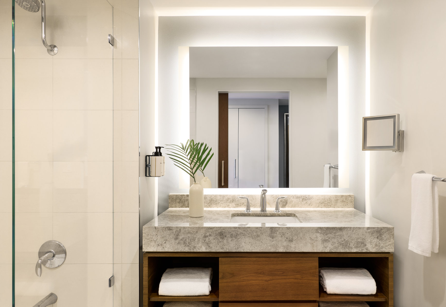 Intercontinental houston medical center Room Type - 2 Queen Premium Lounge Access