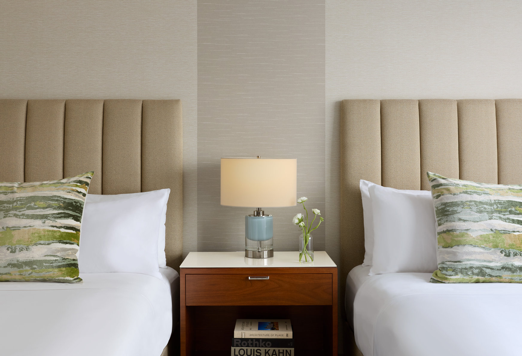 Intercontinental houston medical center Room Type - 2 Queen Premium Pool Access
