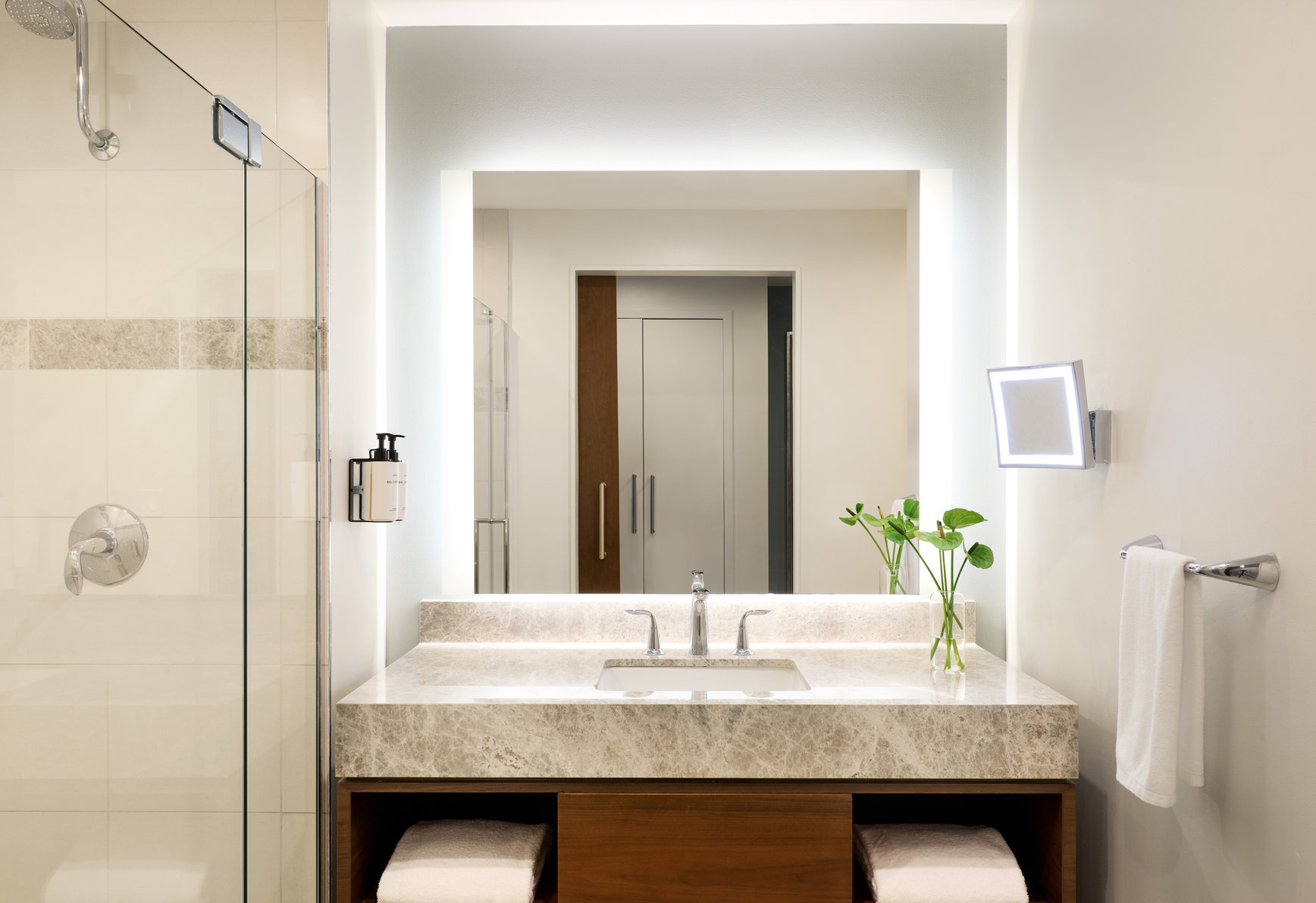 Intercontinental houston medical center Room Type - 1 King Premium Pure Wellness