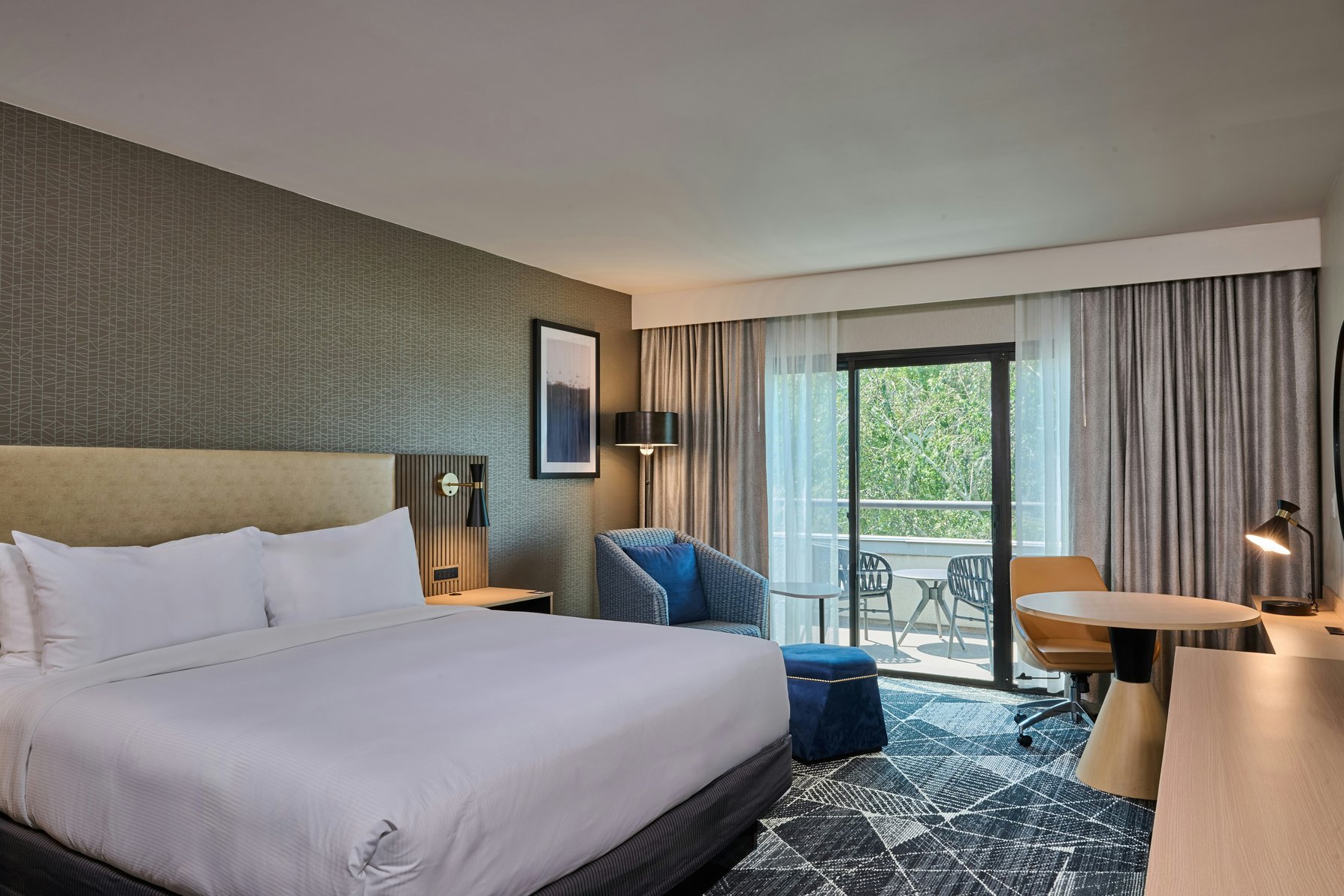 DoubleTree by Hilton Newark-Fremont Room Type - 1 KING HEARING ACCESSIBLE