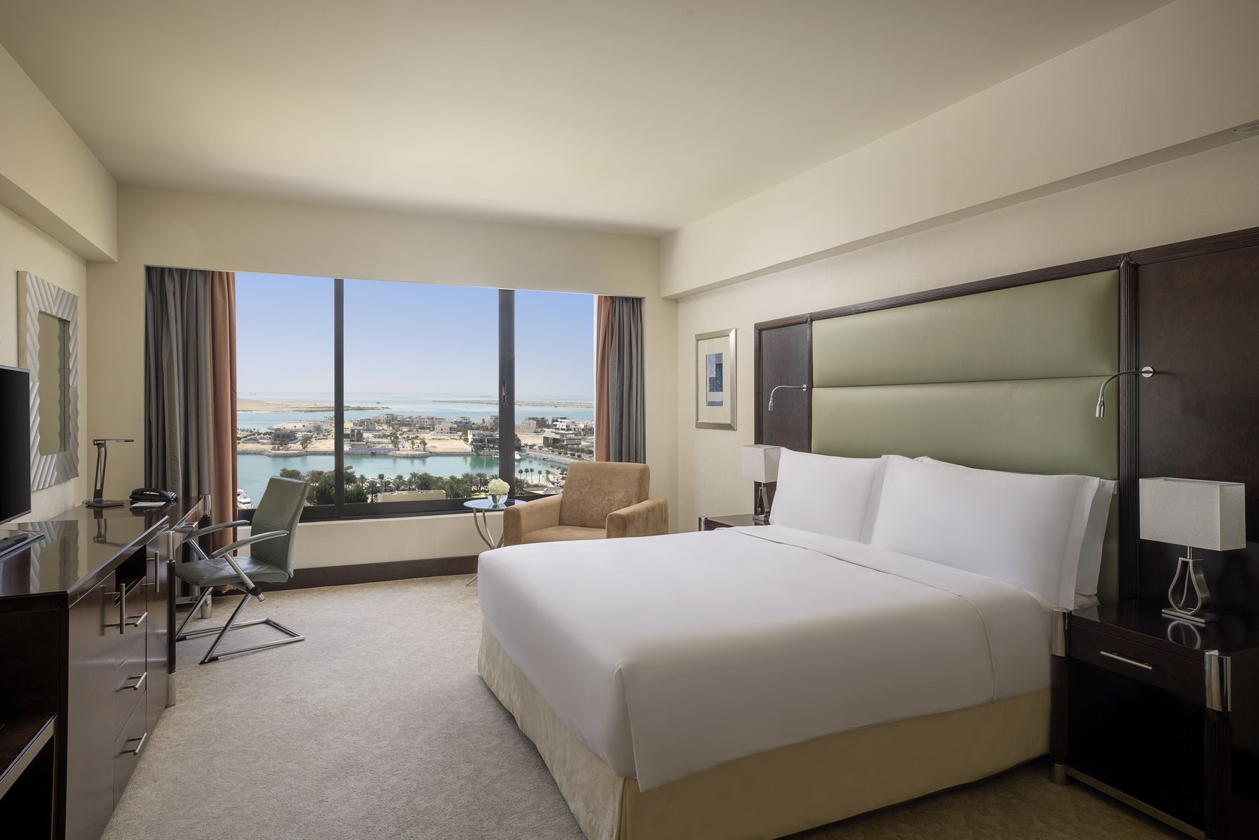 InterContinental ABU DHABI Room Type - 1 King Classic Garden View Smoking InterContinental ABU DHABI Room Type - 1 King Classic Garden View Smoking