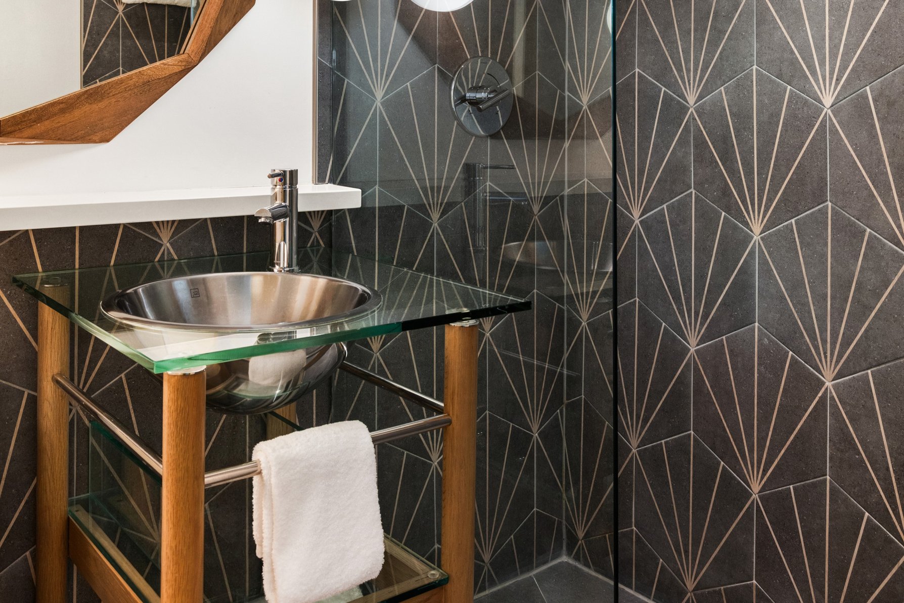 Kimpton Surfcomber Hotel, an IHG hotel Room Type - 1 King Premium City View