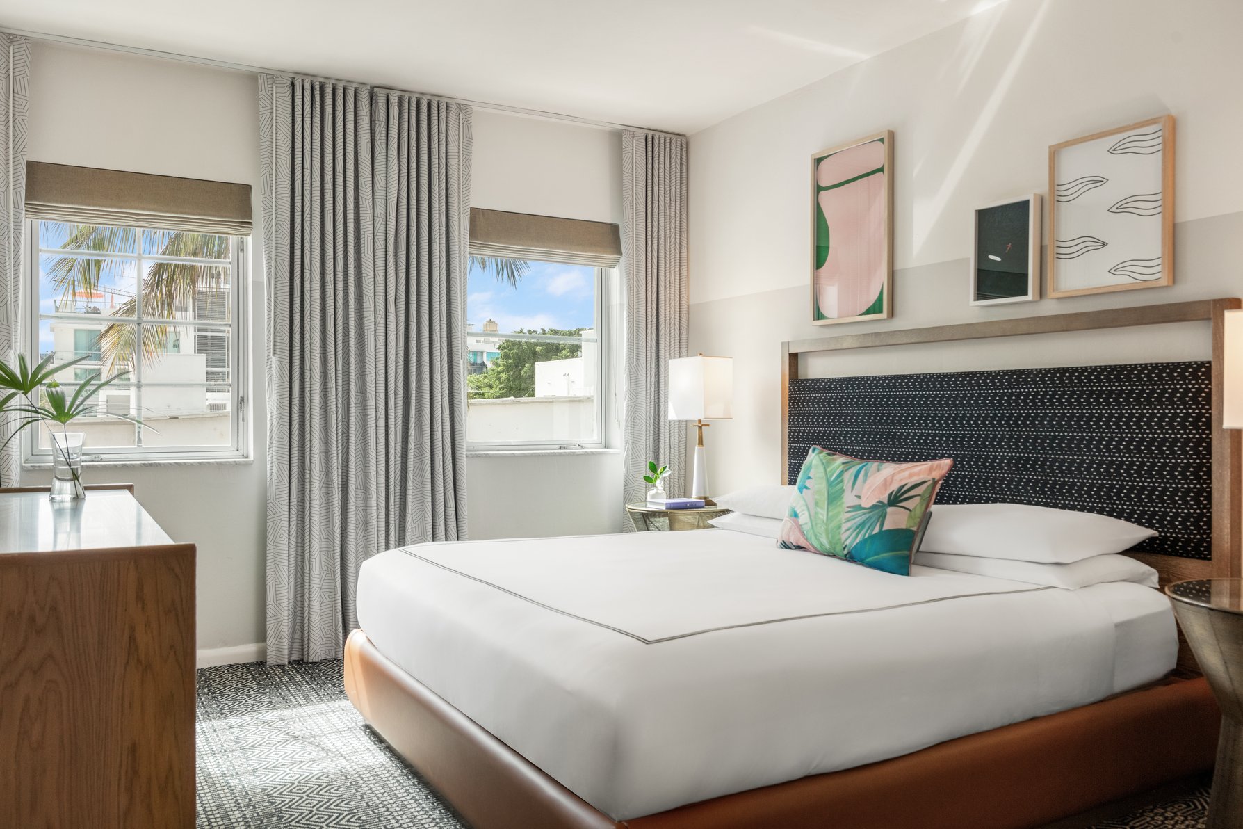 Kimpton Surfcomber Hotel, an IHG hotel Room Type - 1 King Premium City View Kimpton Surfcomber Hotel, an IHG hotel Room Type - 1 King Premium City View