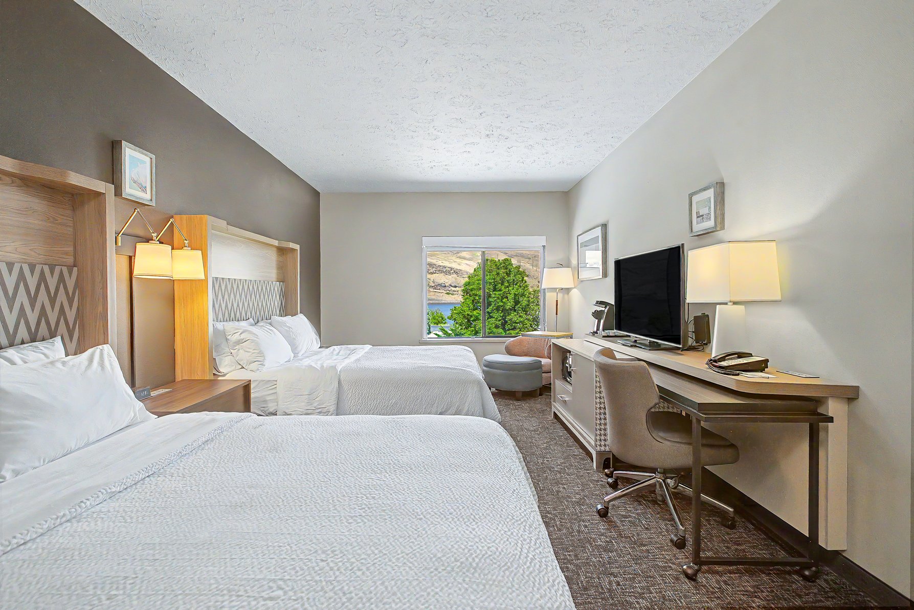 Holiday Inn CLARKSTON - LEWISTON Room Type - 2 Queen Standard Mobility Accessible Tub