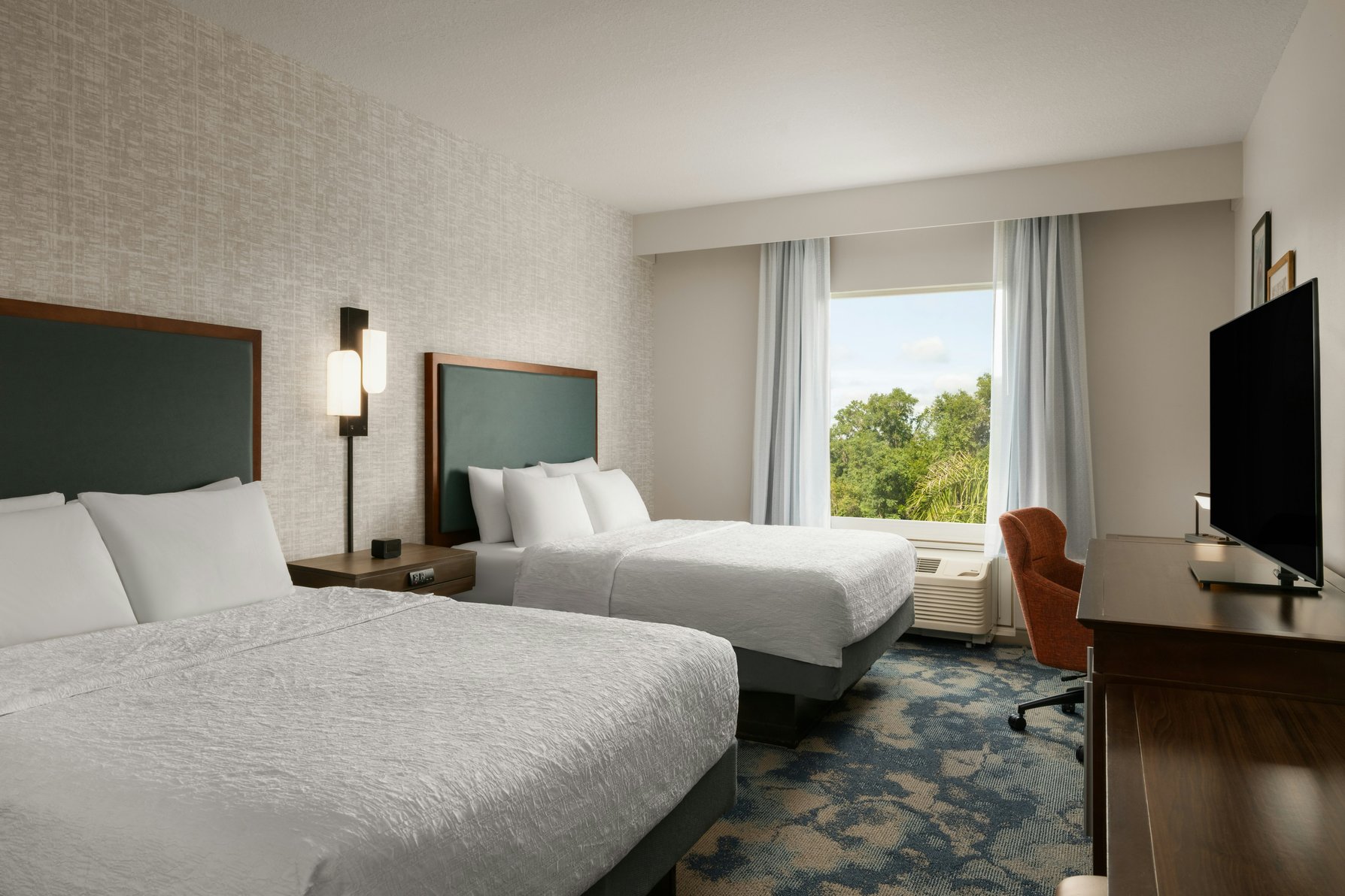 Hampton Inn & Suites by Hilton Deland Room Type - 2 QNS ACCESSIBLE W TUB NS
