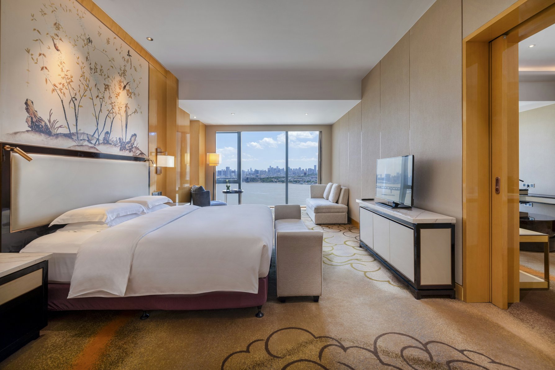 Hilton Wuhan Riverside Room Type - KING SUITE RIVER VIEW