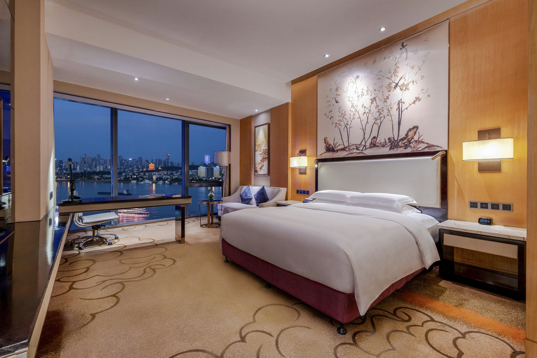 Hilton Wuhan Riverside Room Type - KING EXECUTIVE RIVER VIEW Hilton Wuhan Riverside Room Type - KING EXECUTIVE RIVER VIEW