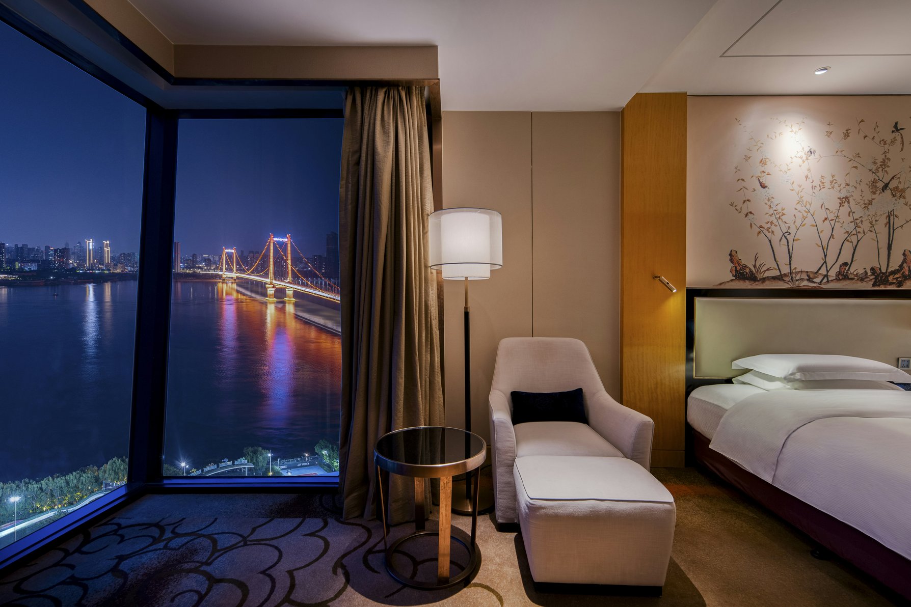 Hilton Wuhan Riverside Room Type - TWIN EXECUTIVE 270D RV RM