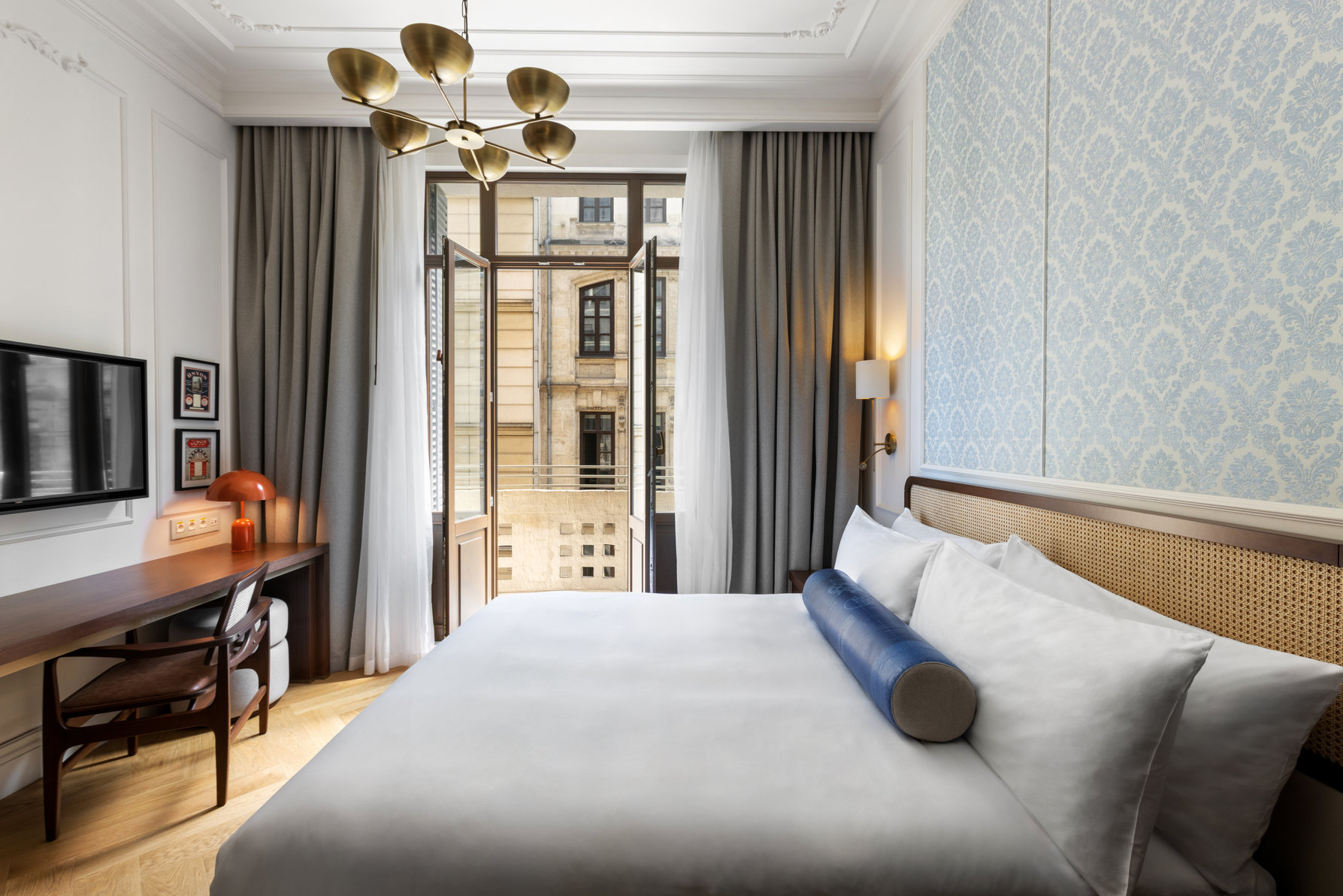 Vignette Collection L'UNION HAN ISTANBUL by IHG Room Type - 1 Queen Premium Balcony